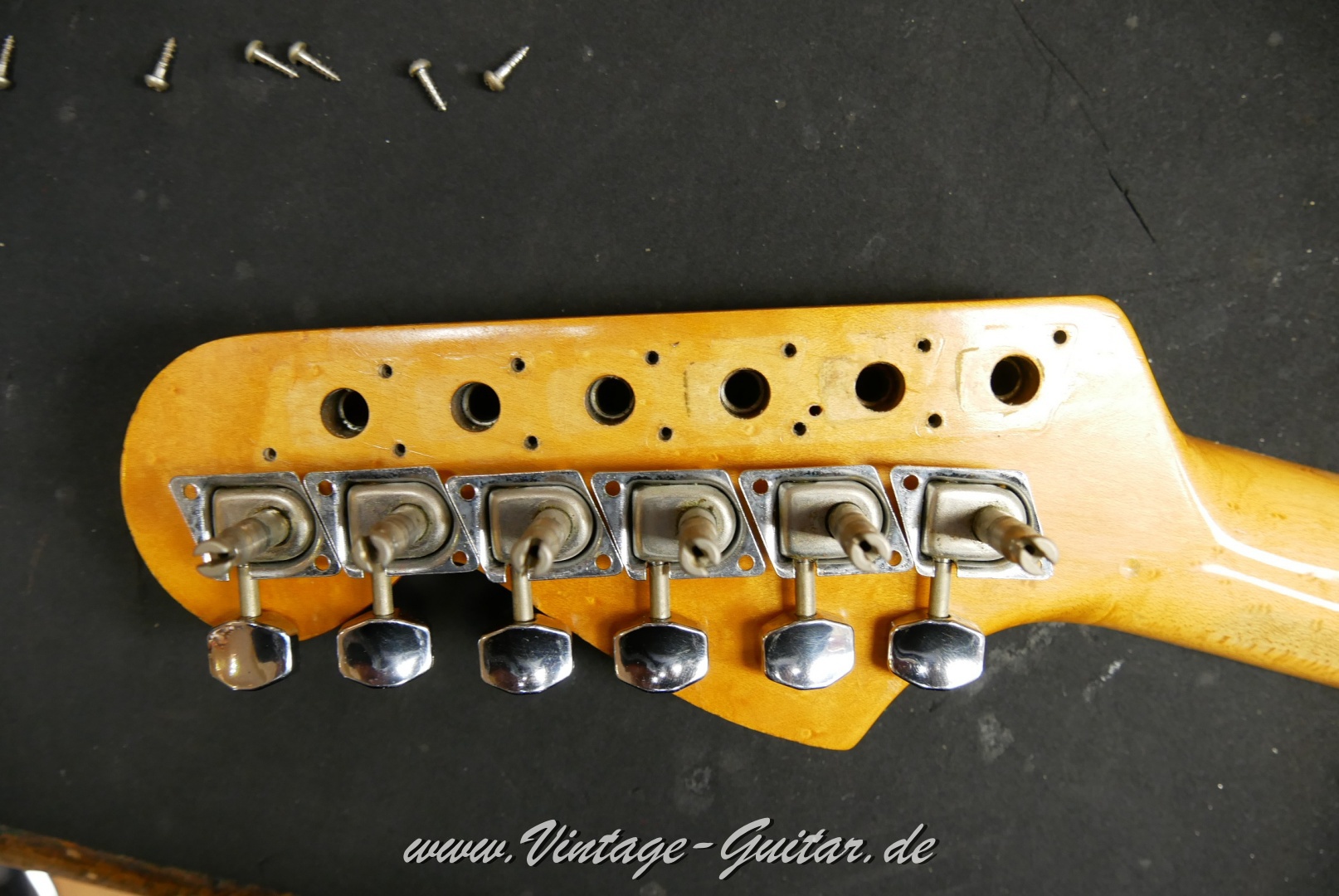 img/vintage/5699/Fender_Stratocaster_1967_sunburst_all_original-_rosewood_neck-031.JPG