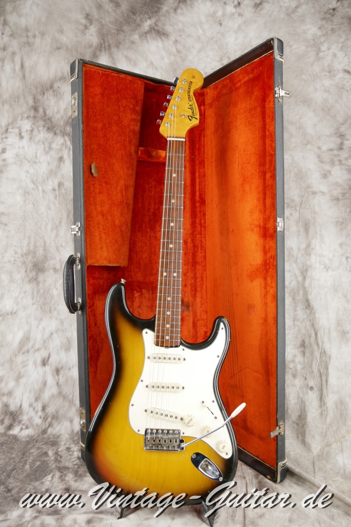 img/vintage/5699/Fender_Stratocaster_1967_sunburst_all_original-_rosewood_neck-033.JPG