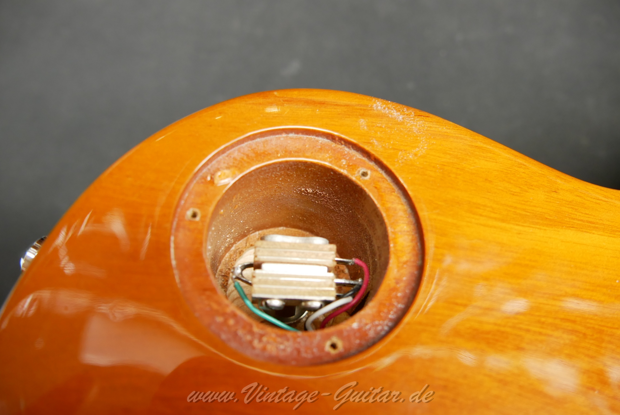img/vintage/5700/Gibson_Les_Paul_Deluxe_goldtop_Baujahr_2011_USA-014.jpg