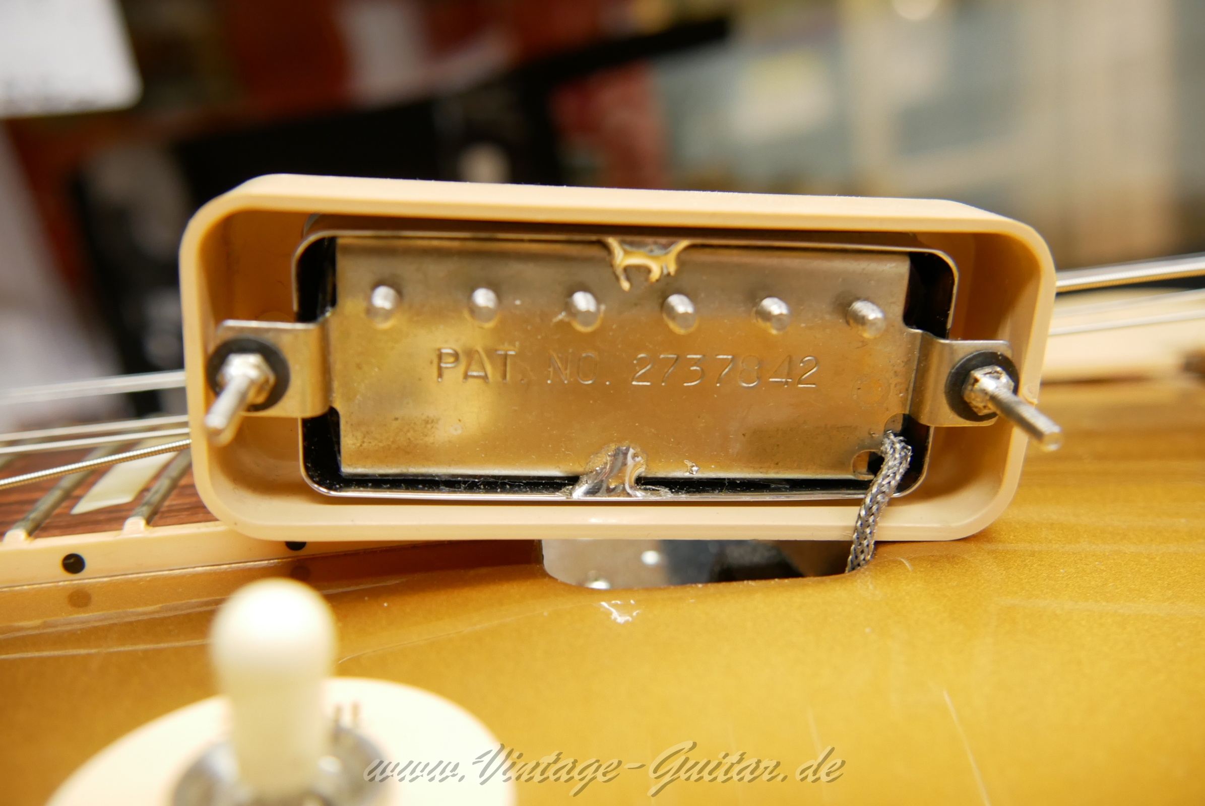 img/vintage/5700/Gibson_Les_Paul_Deluxe_goldtop_Baujahr_2011_USA-015.jpg