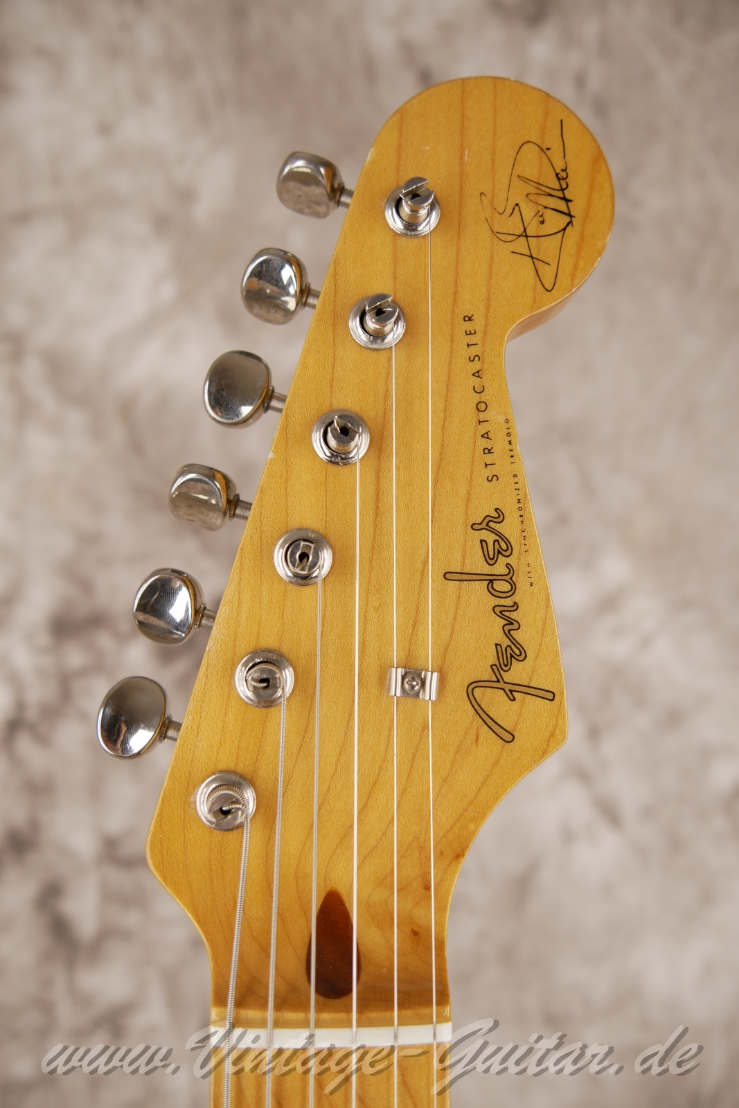 img/vintage/5702/Fender_Startocaster_Strat_Japan_Baujahr_1996_fiesta_red-003.jpg