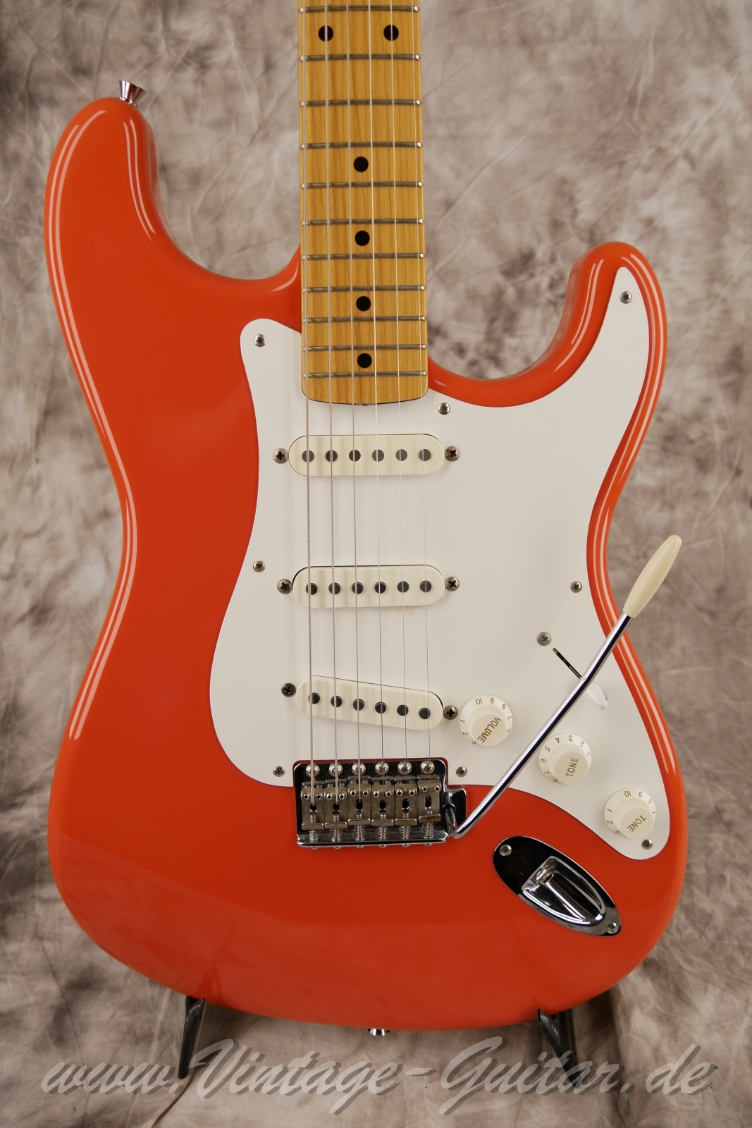 img/vintage/5702/Fender_Startocaster_Strat_Japan_Baujahr_1996_fiesta_red-007.jpg