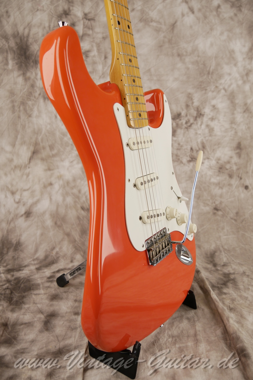 img/vintage/5702/Fender_Startocaster_Strat_Japan_Baujahr_1996_fiesta_red-009.jpg
