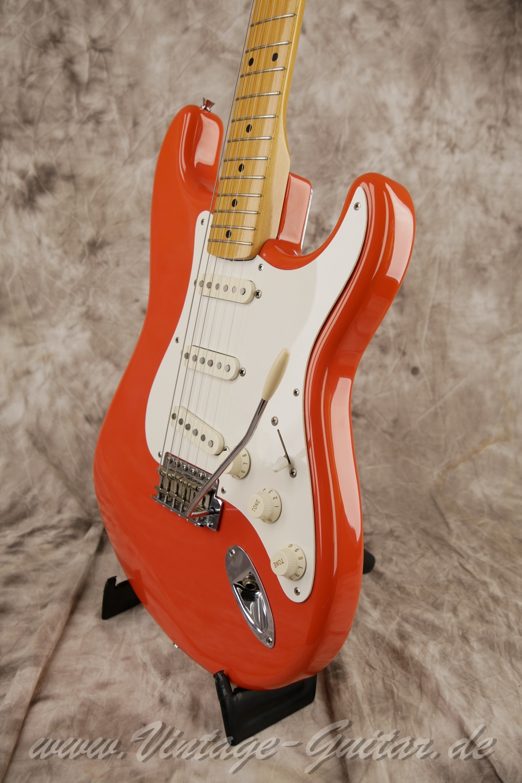 img/vintage/5702/Fender_Startocaster_Strat_Japan_Baujahr_1996_fiesta_red-010.jpg