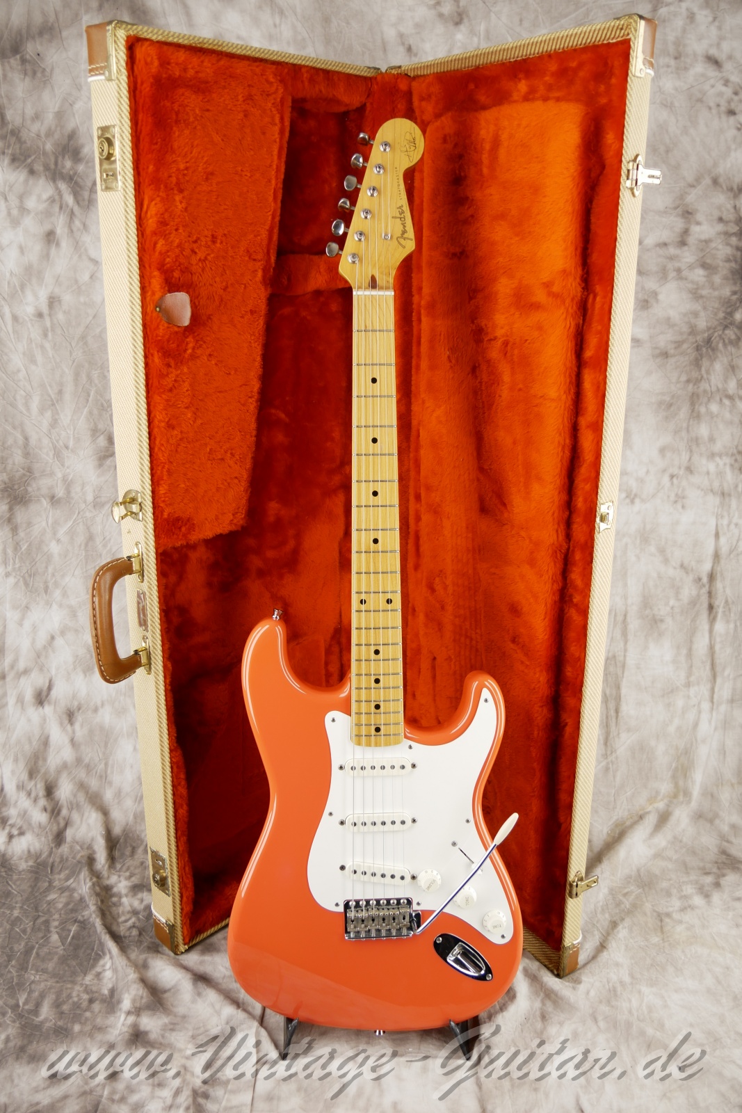 img/vintage/5702/Fender_Startocaster_Strat_Japan_Baujahr_1996_fiesta_red-013.jpg