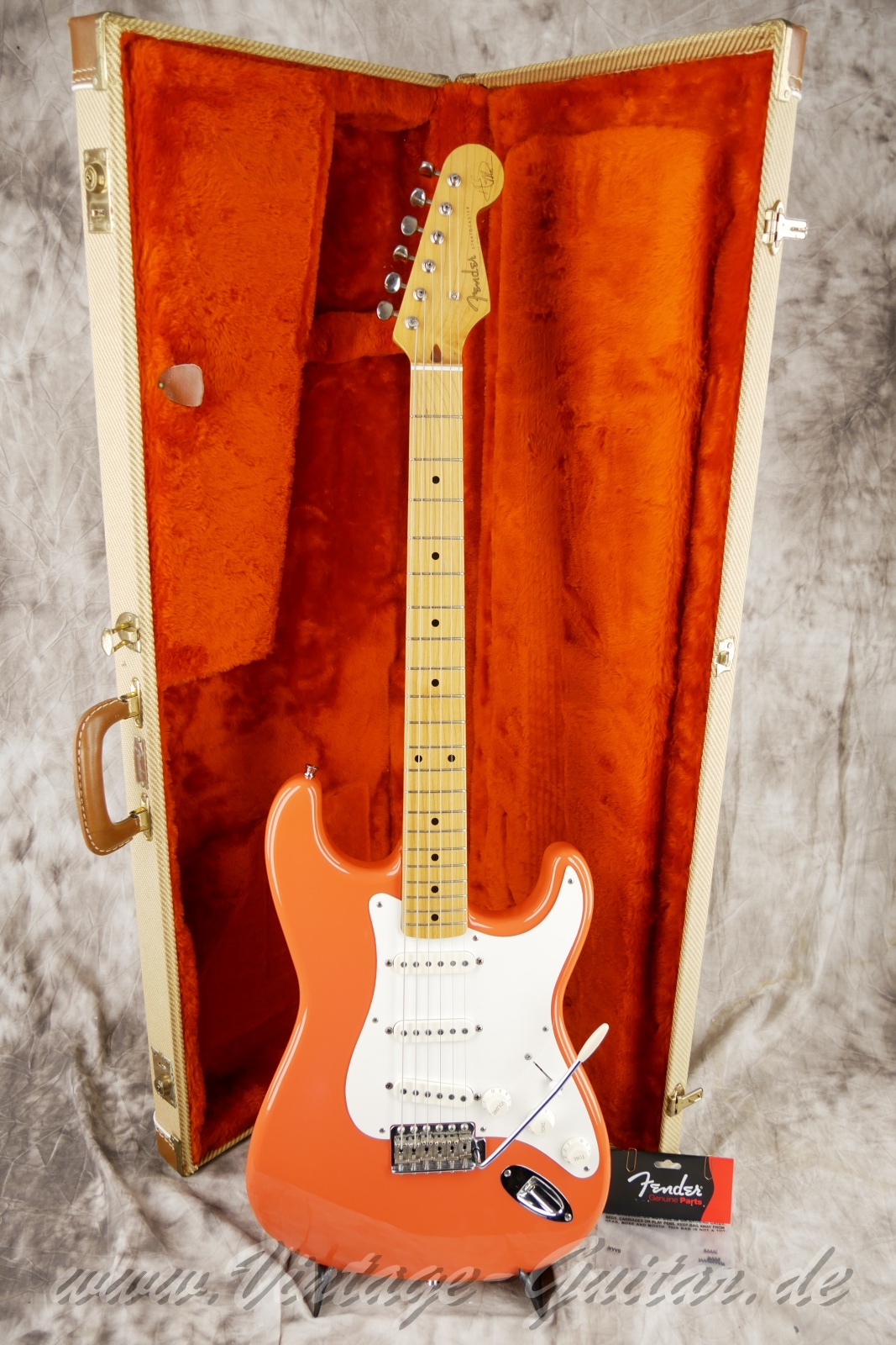 img/vintage/5702/Fender_Startocaster_Strat_Japan_Baujahr_1996_fiesta_red-014.jpg