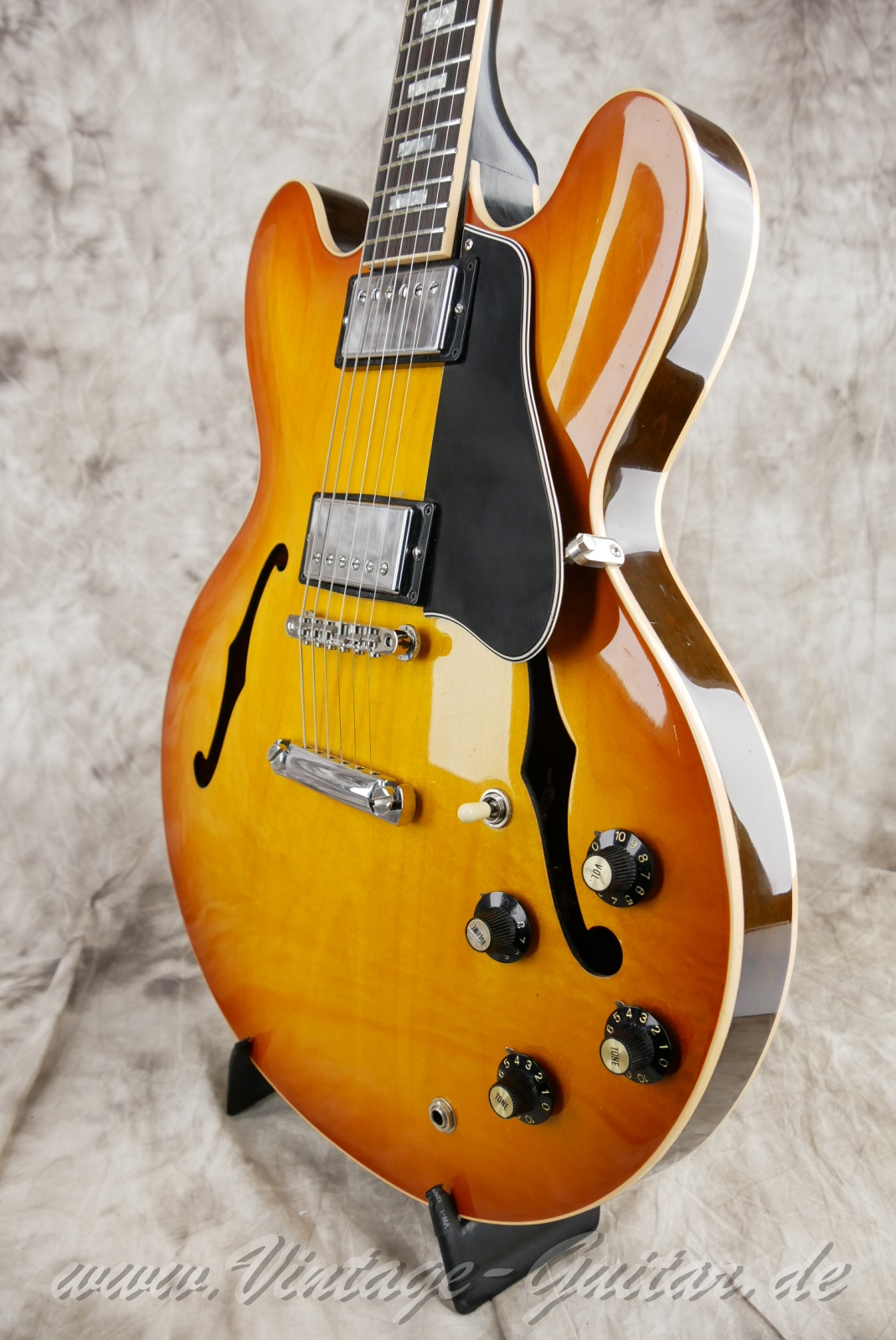 img/vintage/5704/Gibson_ES_335_larry_carlton_2005_MR335_vintage_sunburst-032.jpg