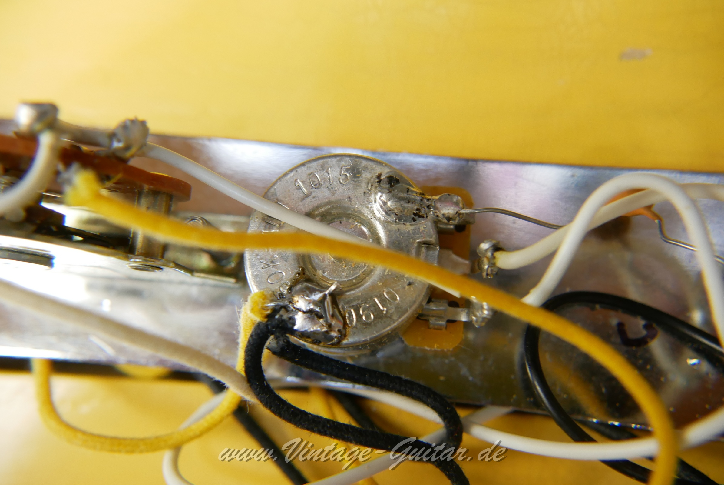 Fender_Telecaster_Roadworn_Blonde_Baujahr_2010_Mexico-015.JPG