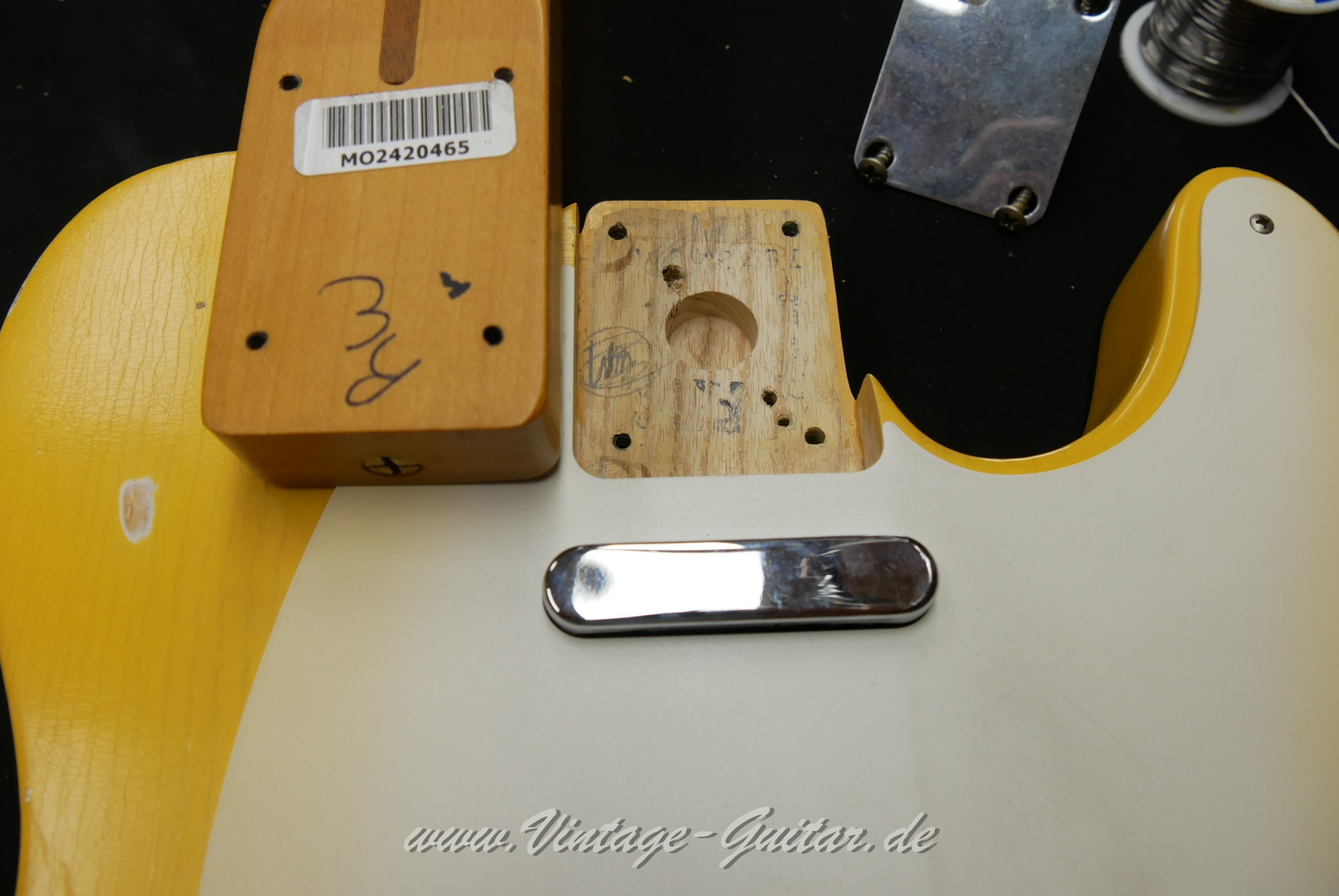 Fender_Telecaster_Roadworn_Blonde_Baujahr_2010_Mexico-019.JPG