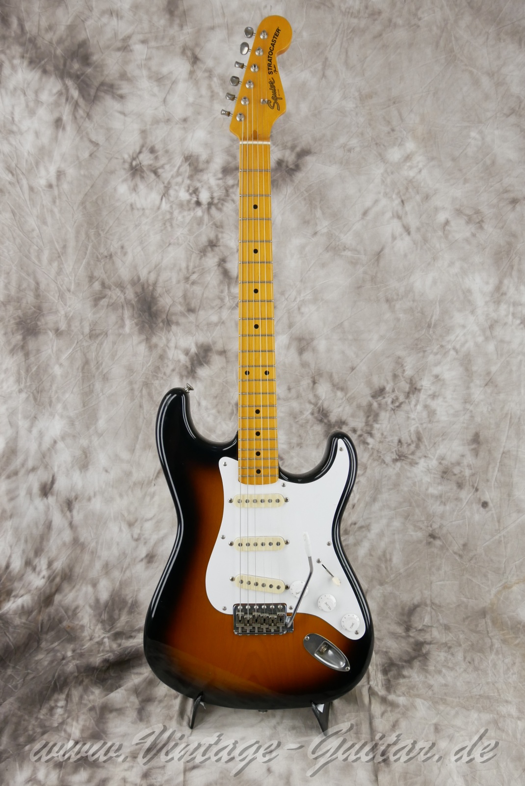 Squier-Stratocaster-JV-Series-first-series-1982-two-tone-sunburst-001.jpg