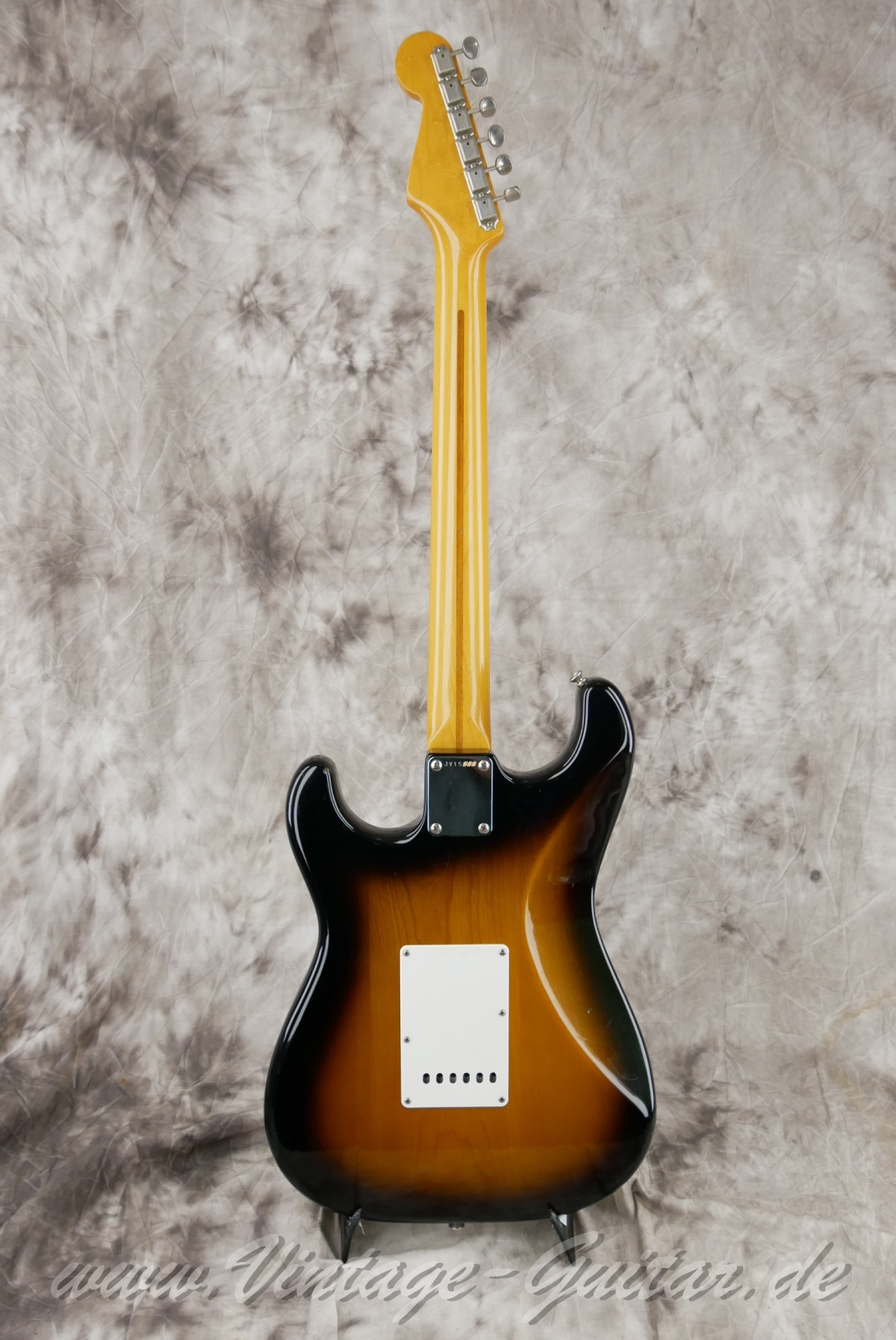 Squier-Stratocaster-JV-Series-first-series-1982-two-tone-sunburst-002.jpg