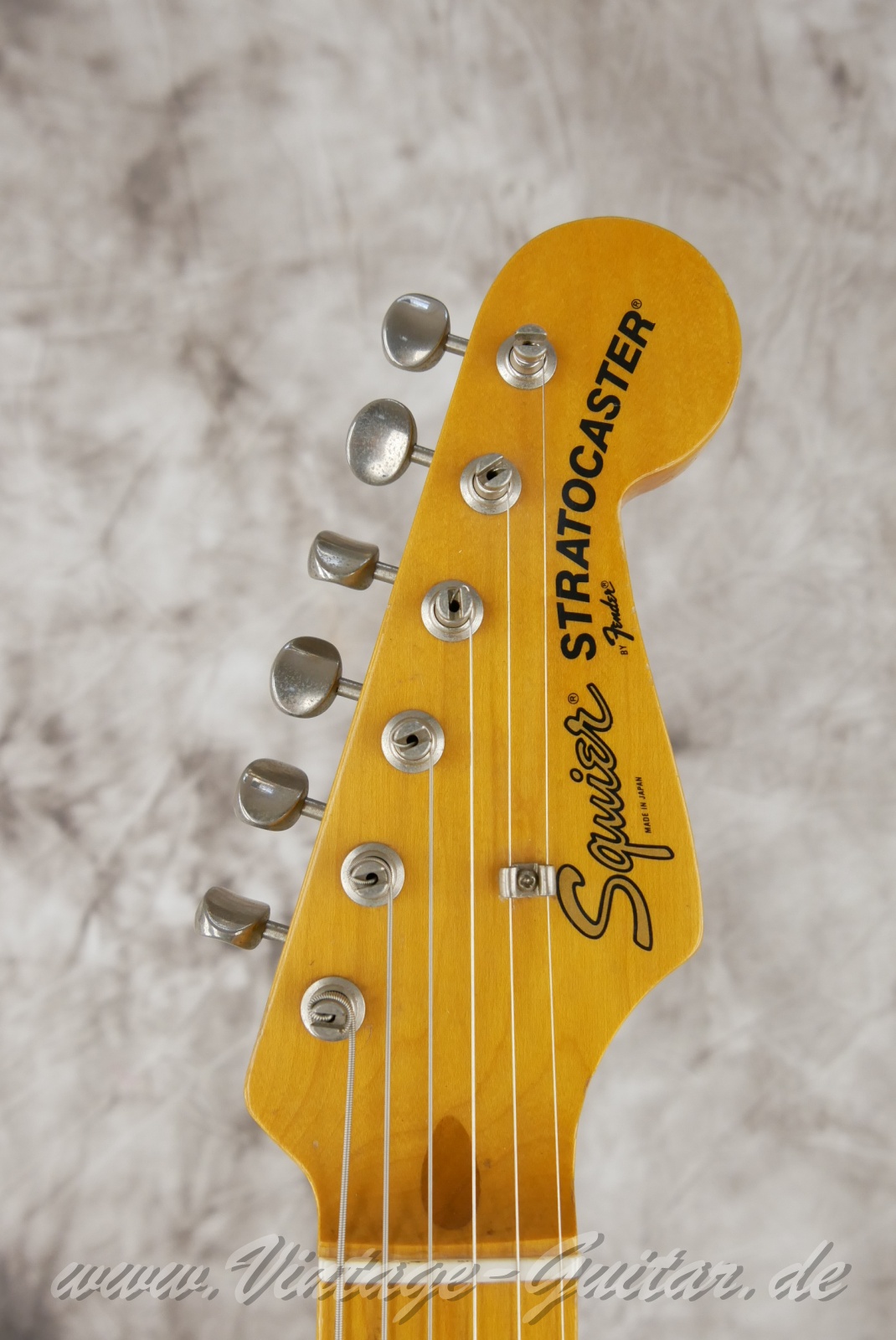Squier-Stratocaster-JV-Series-first-series-1982-two-tone-sunburst-003.jpg