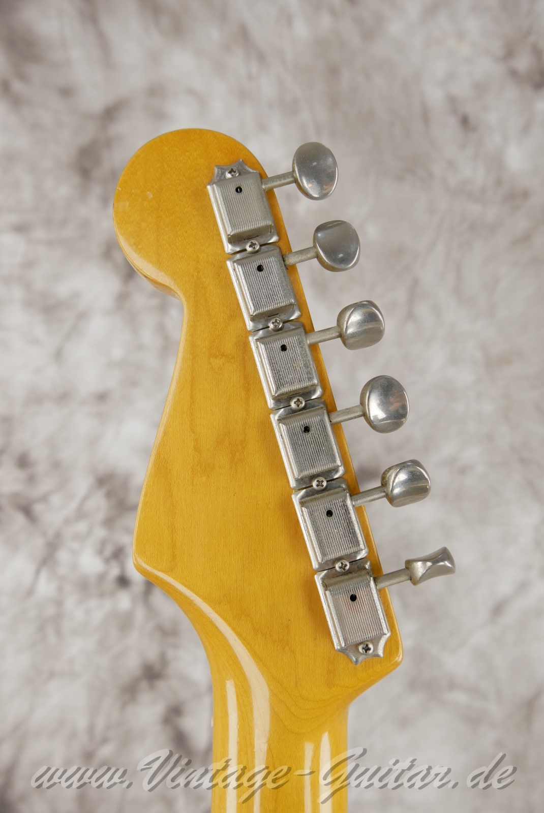 Squier-Stratocaster-JV-Series-first-series-1982-two-tone-sunburst-004.jpg