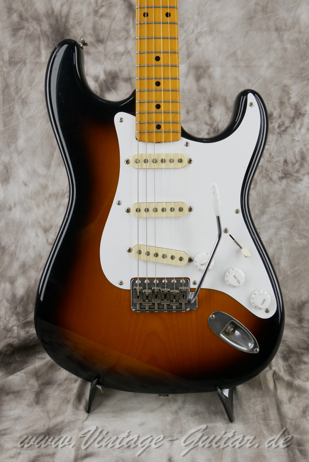 Squier-Stratocaster-JV-Series-first-series-1982-two-tone-sunburst-007.jpg