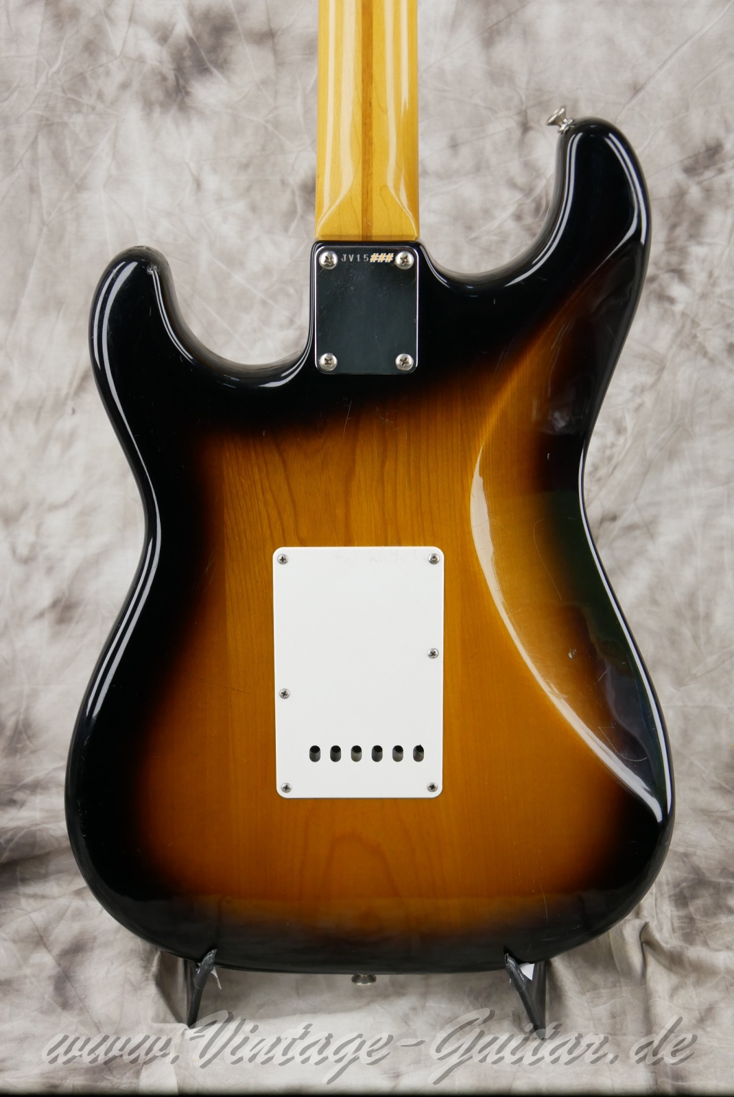 Squier-Stratocaster-JV-Series-first-series-1982-two-tone-sunburst-008.jpg