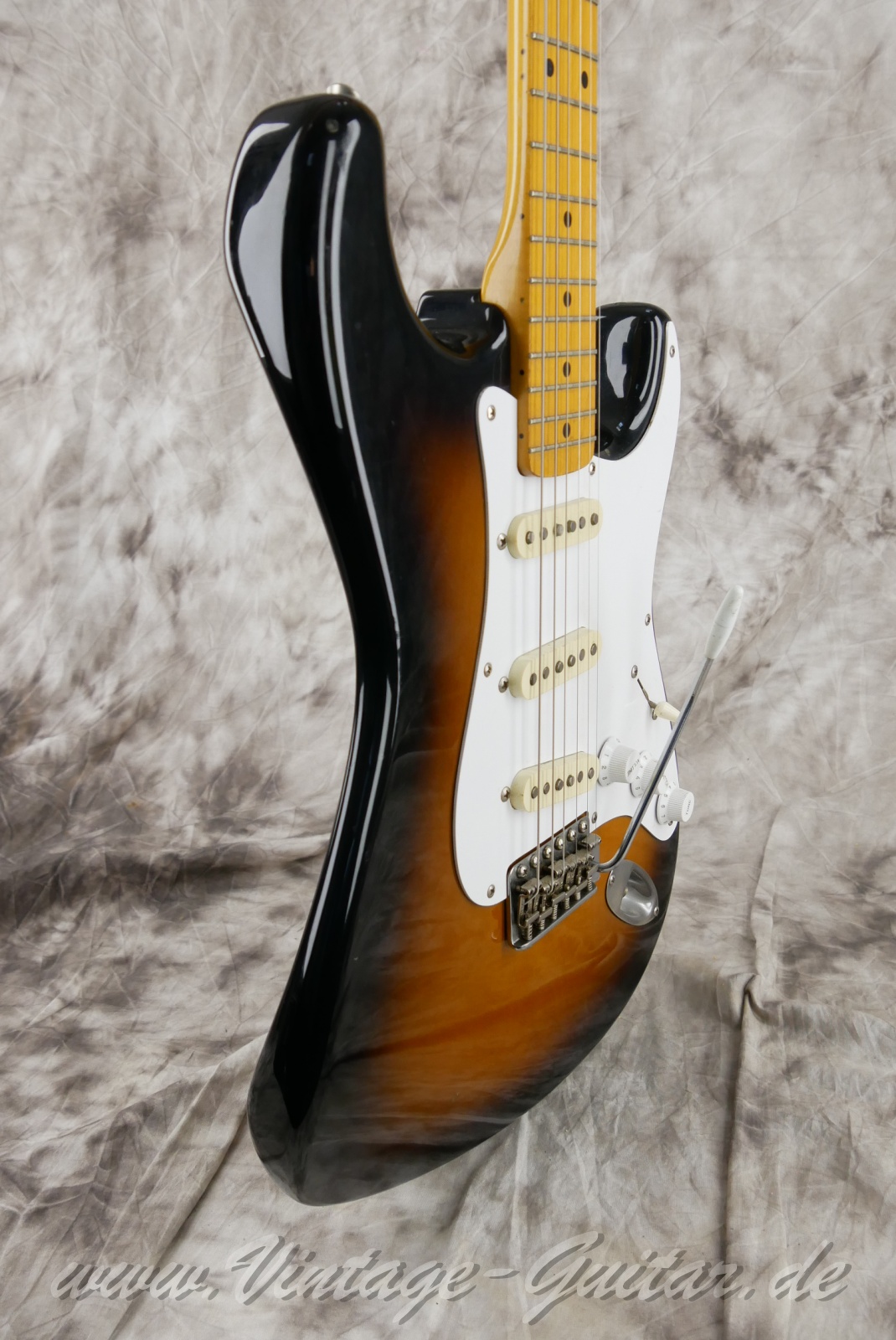 Squier-Stratocaster-JV-Series-first-series-1982-two-tone-sunburst-009.jpg