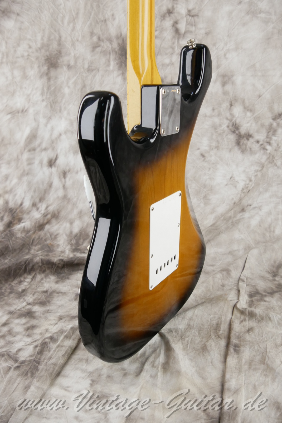 Squier-Stratocaster-JV-Series-first-series-1982-two-tone-sunburst-011.jpg