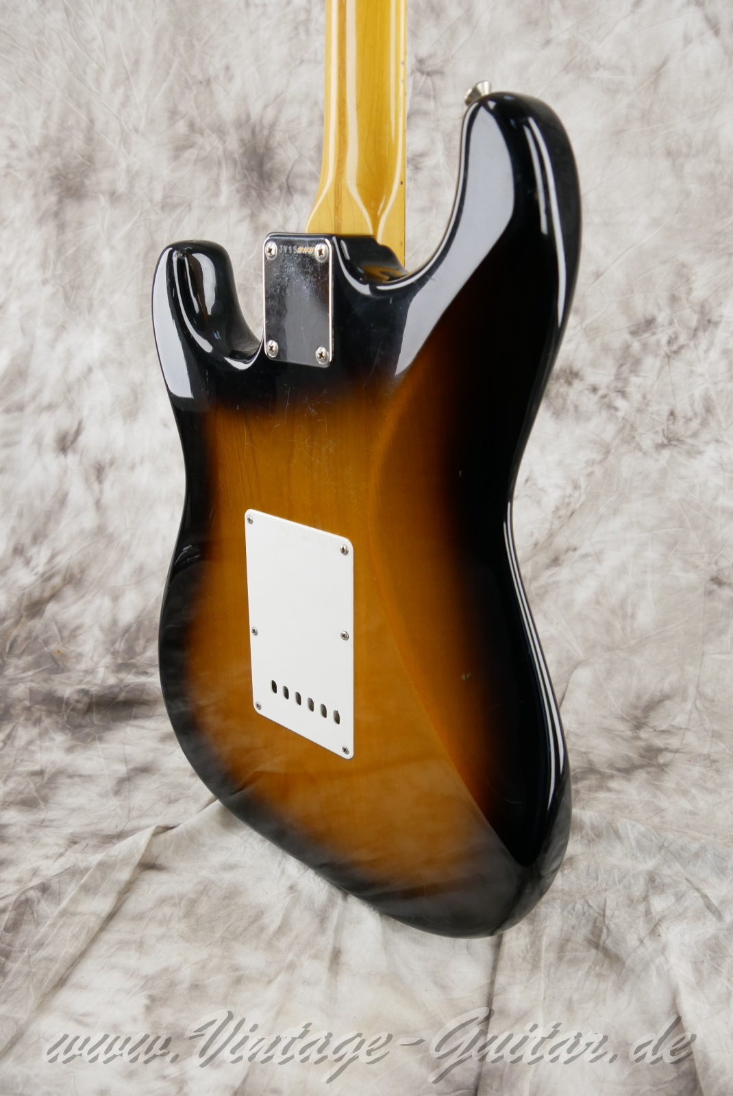 Squier-Stratocaster-JV-Series-first-series-1982-two-tone-sunburst-012.jpg