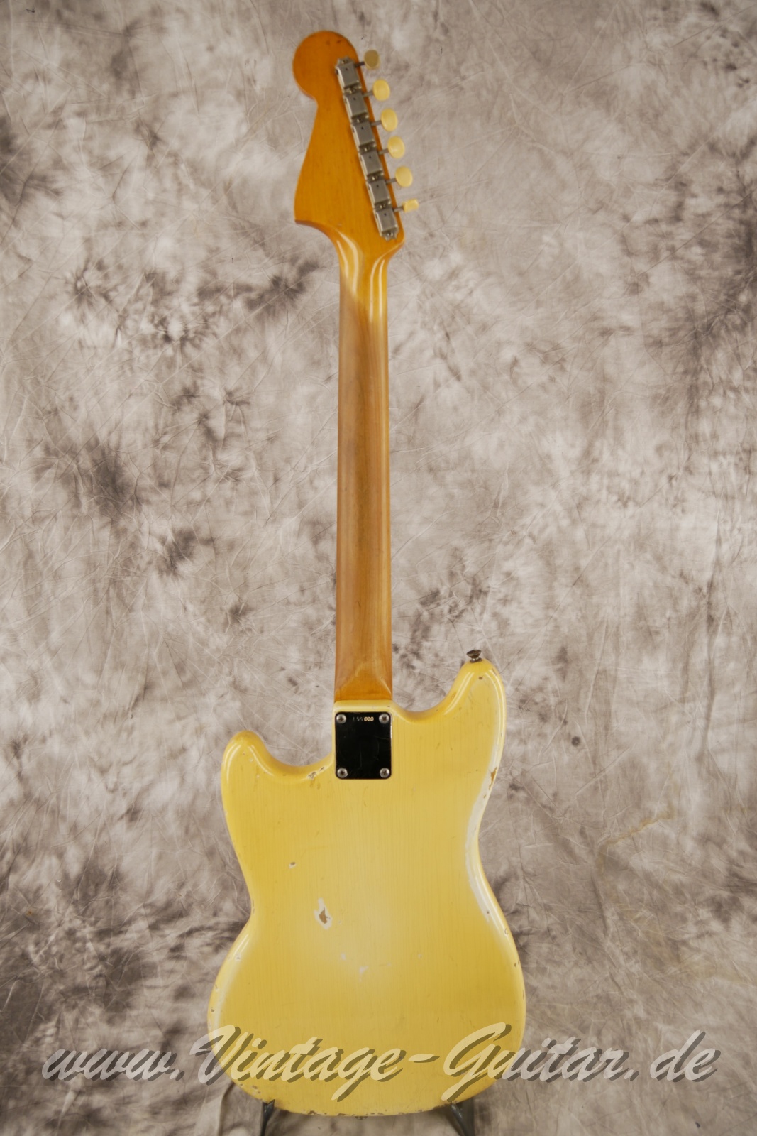 Fender_Mustang_olympic_white_1965-002.JPG