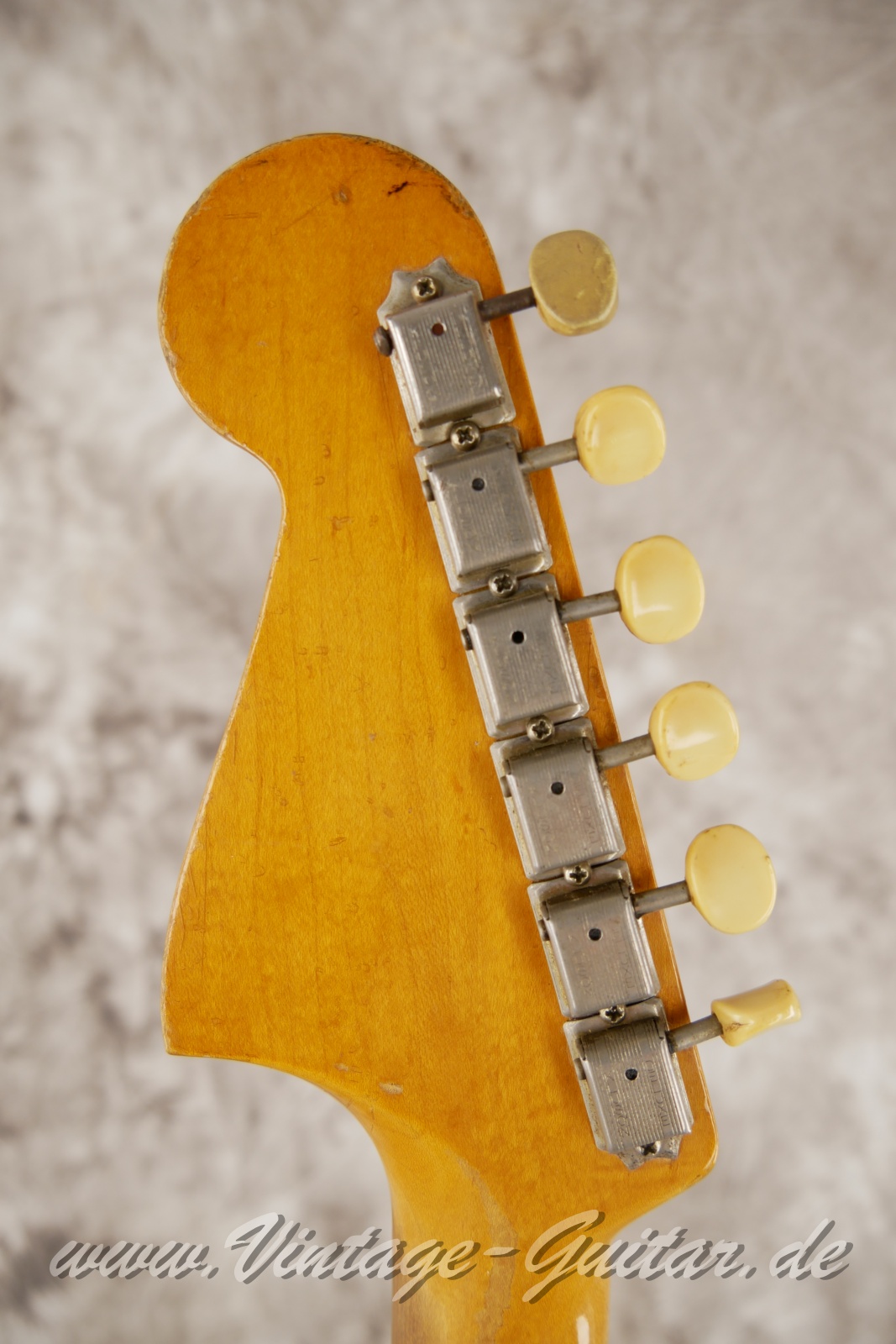 Fender_Mustang_olympic_white_1965-004.JPG