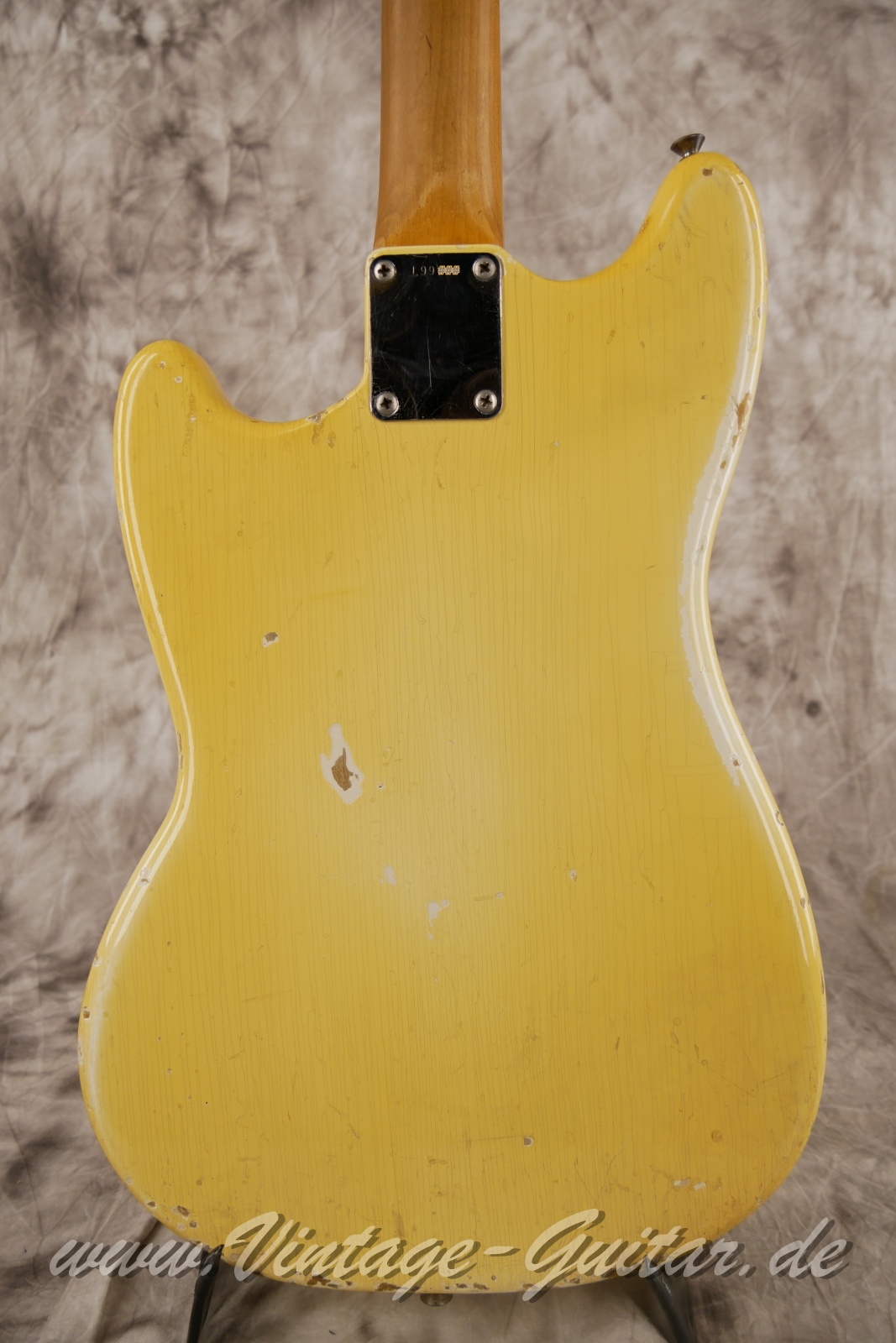 Fender_Mustang_olympic_white_1965-008.JPG