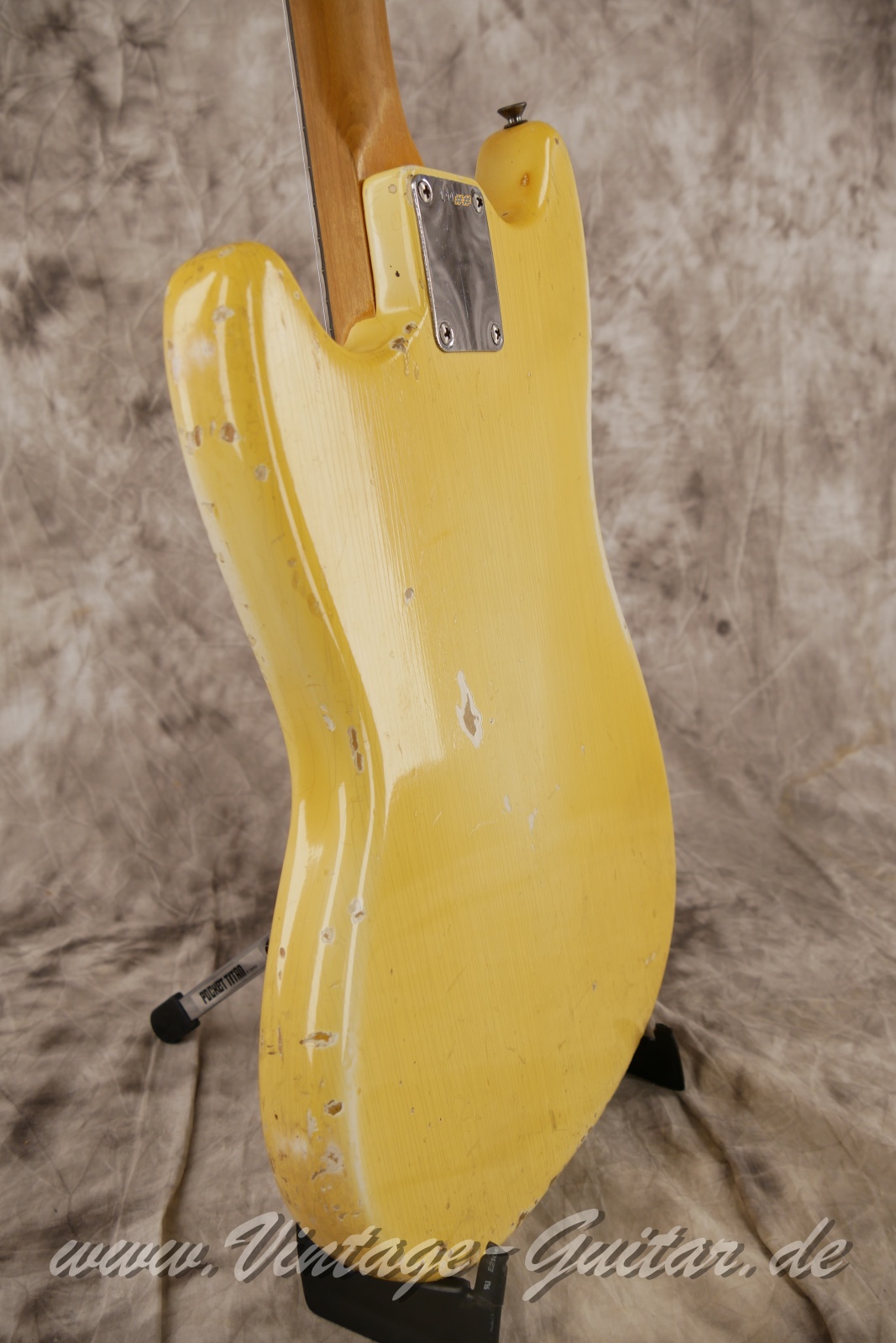 Fender_Mustang_olympic_white_1965-011.JPG