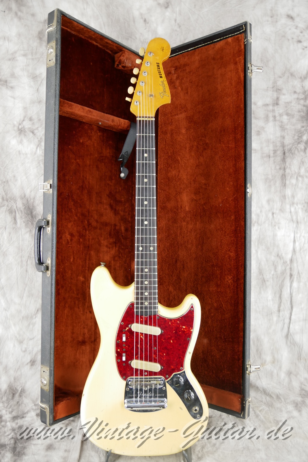 Fender_Mustang_olympic_white_1965-025.JPG