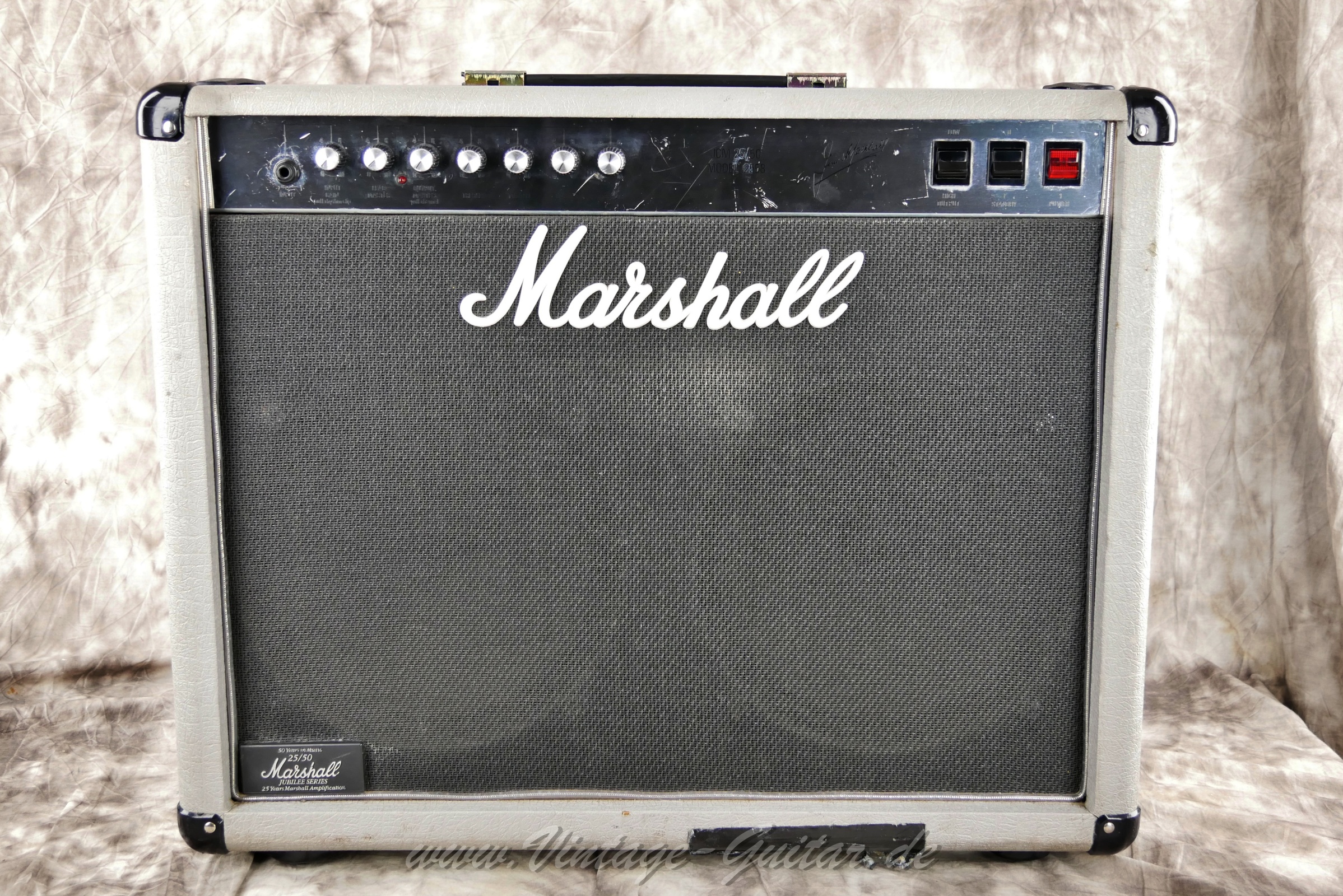 img/vintage/5721/Marshall_Jubilee_Silver_2558_JCM_anniversary-001.jpg
