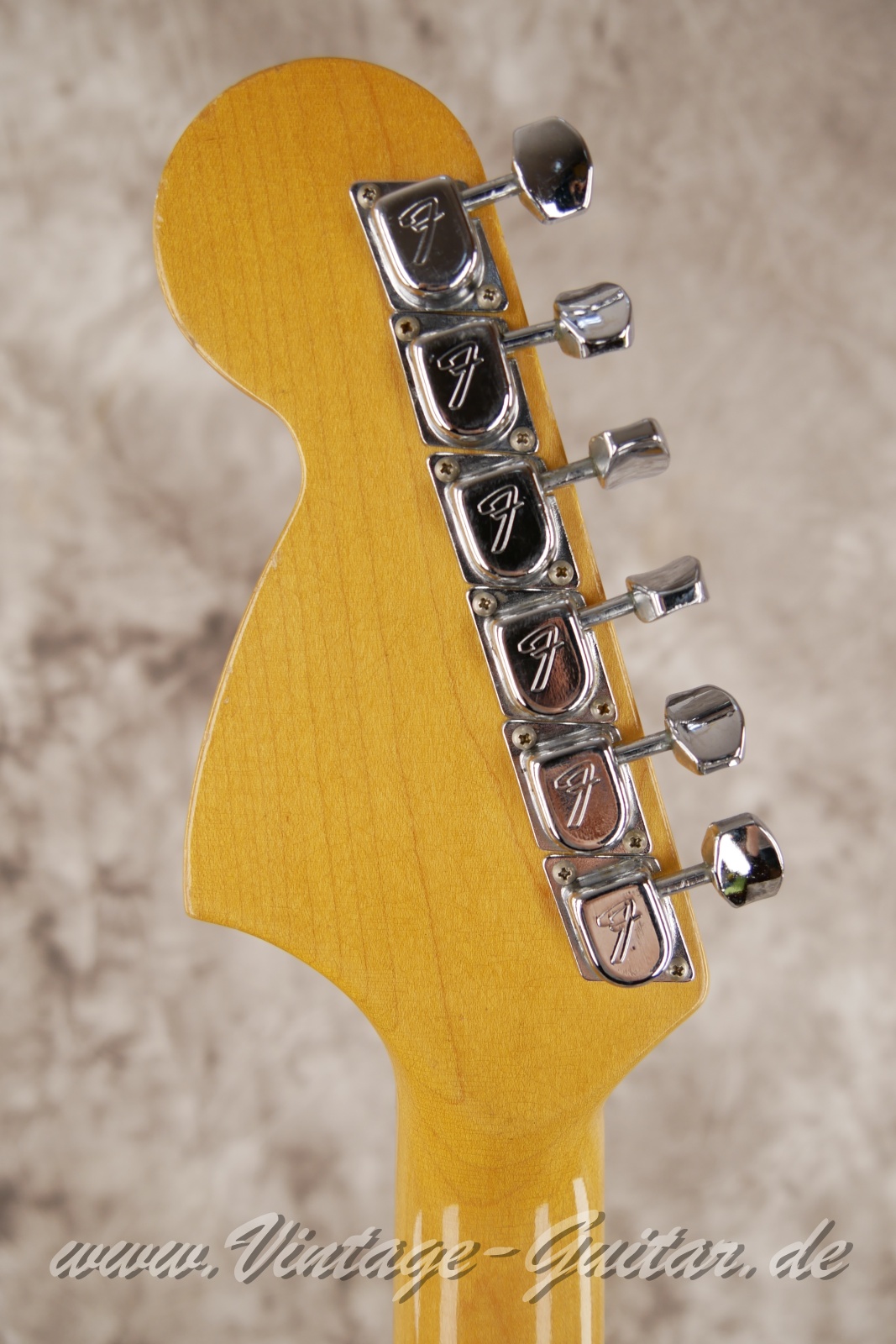 Fender_Stratocaster_1969_sunburst_USA-004.JPG