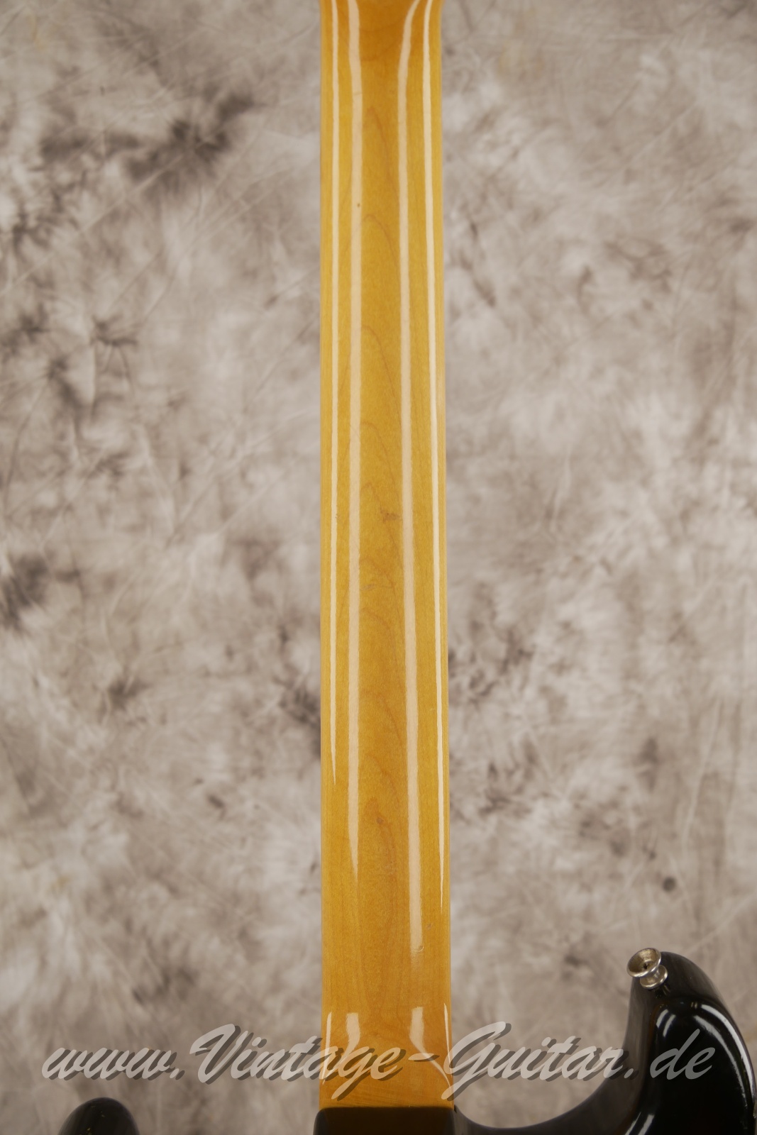Fender_Stratocaster_1969_sunburst_USA-006.JPG