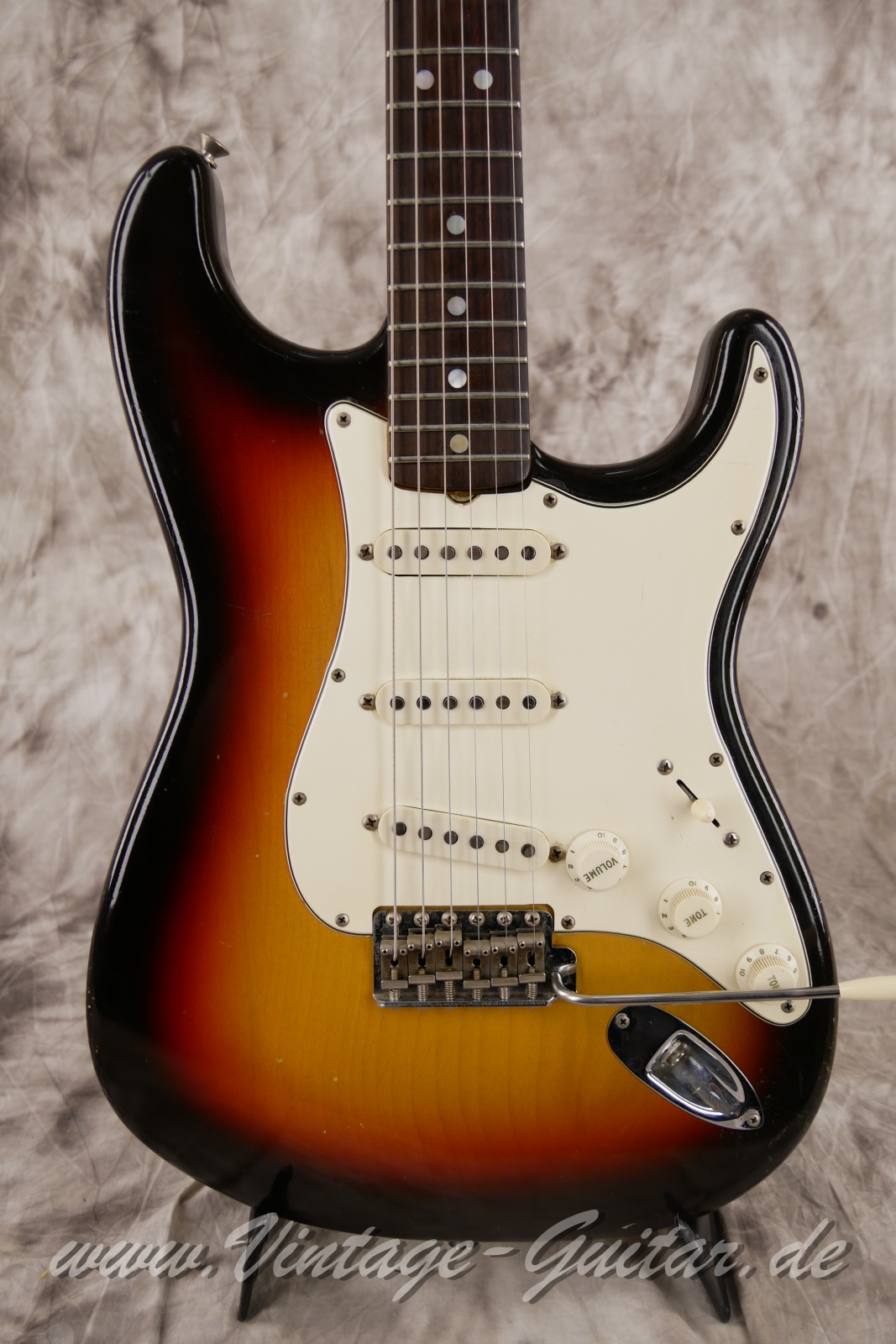 Fender_Stratocaster_1969_sunburst_USA-007.JPG