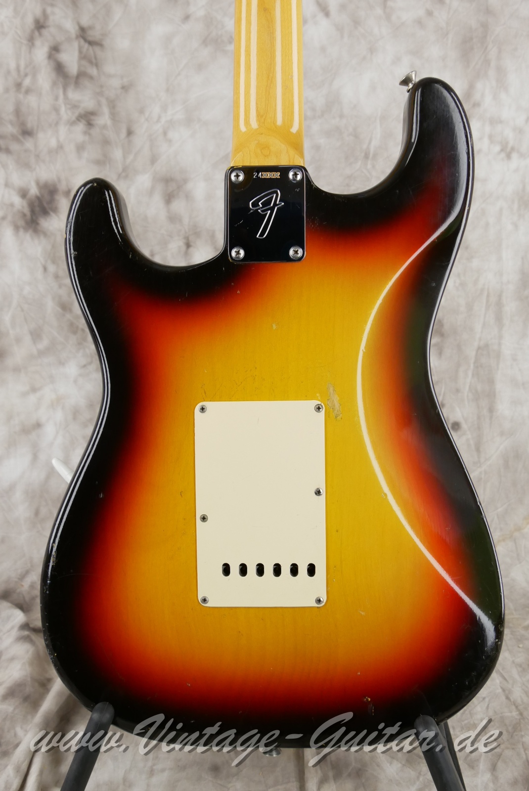 Fender_Stratocaster_1969_sunburst_USA-008.JPG