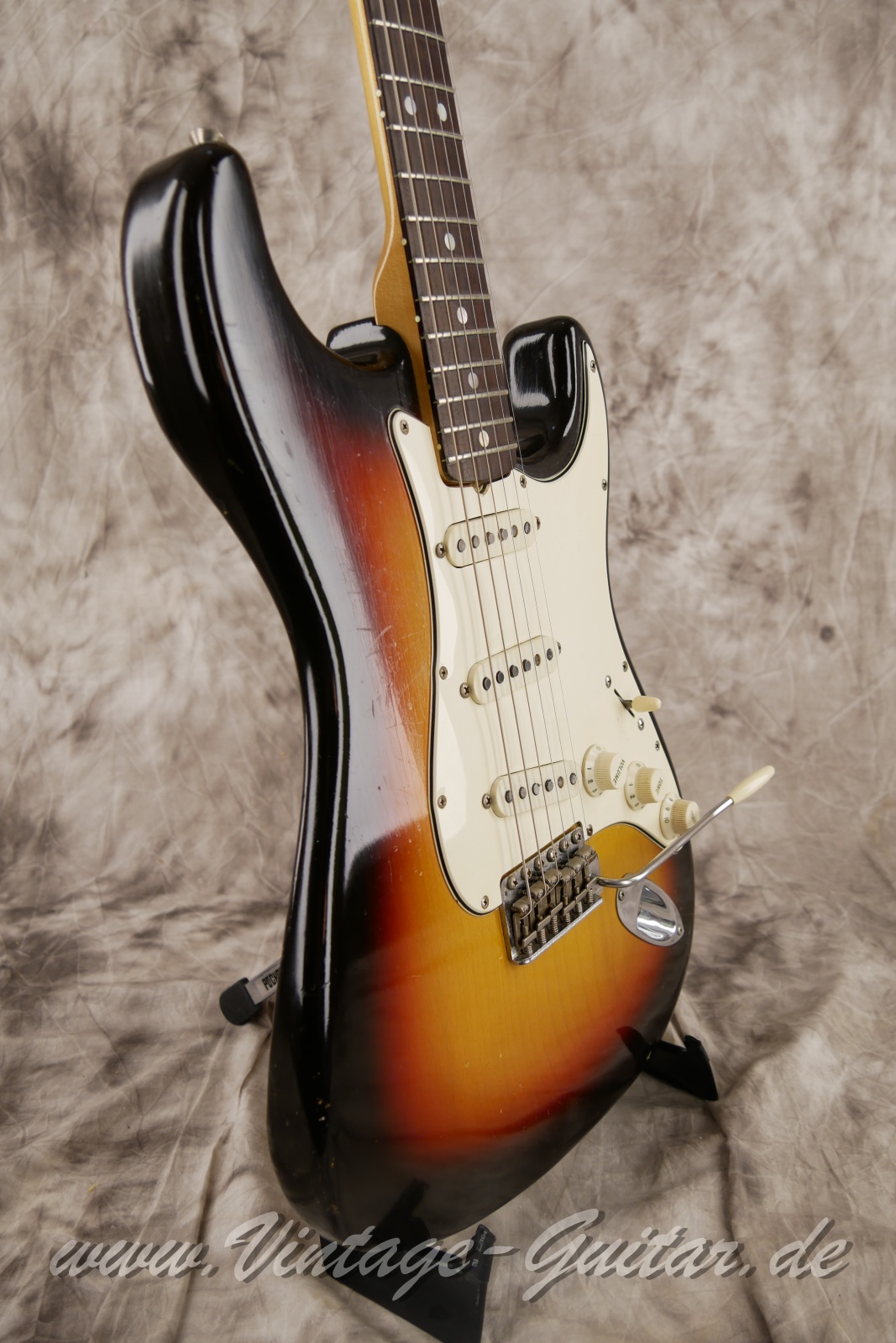 Fender_Stratocaster_1969_sunburst_USA-009.JPG