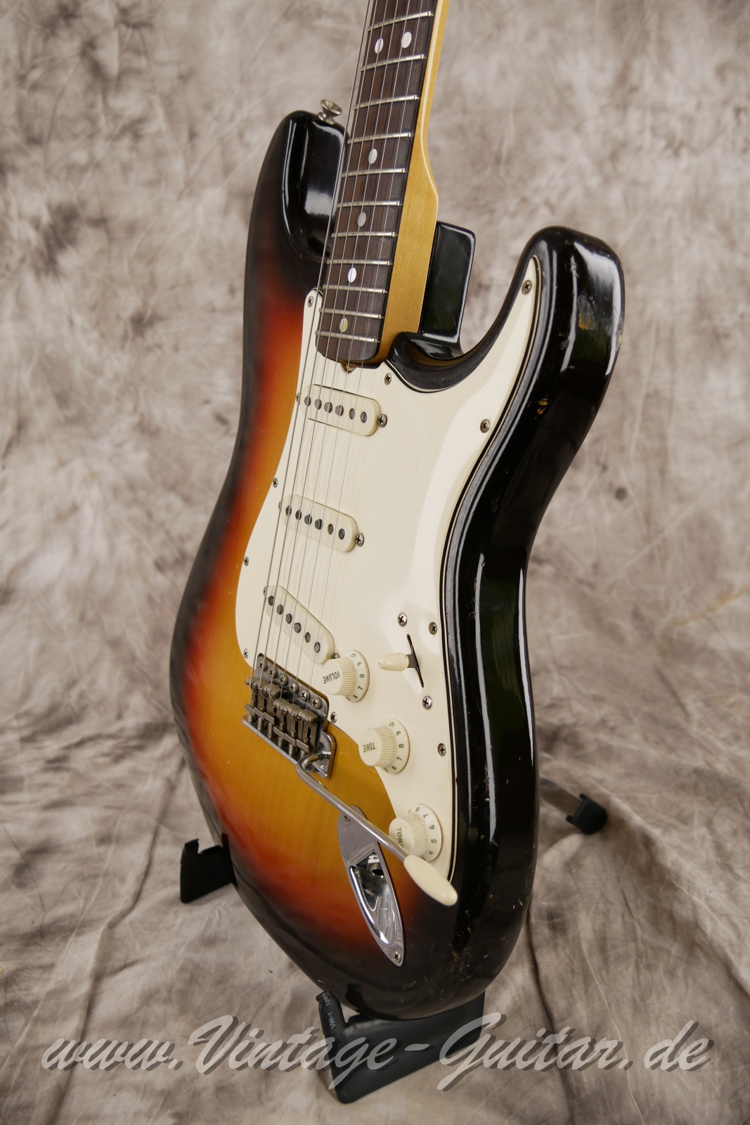 Fender_Stratocaster_1969_sunburst_USA-010.JPG
