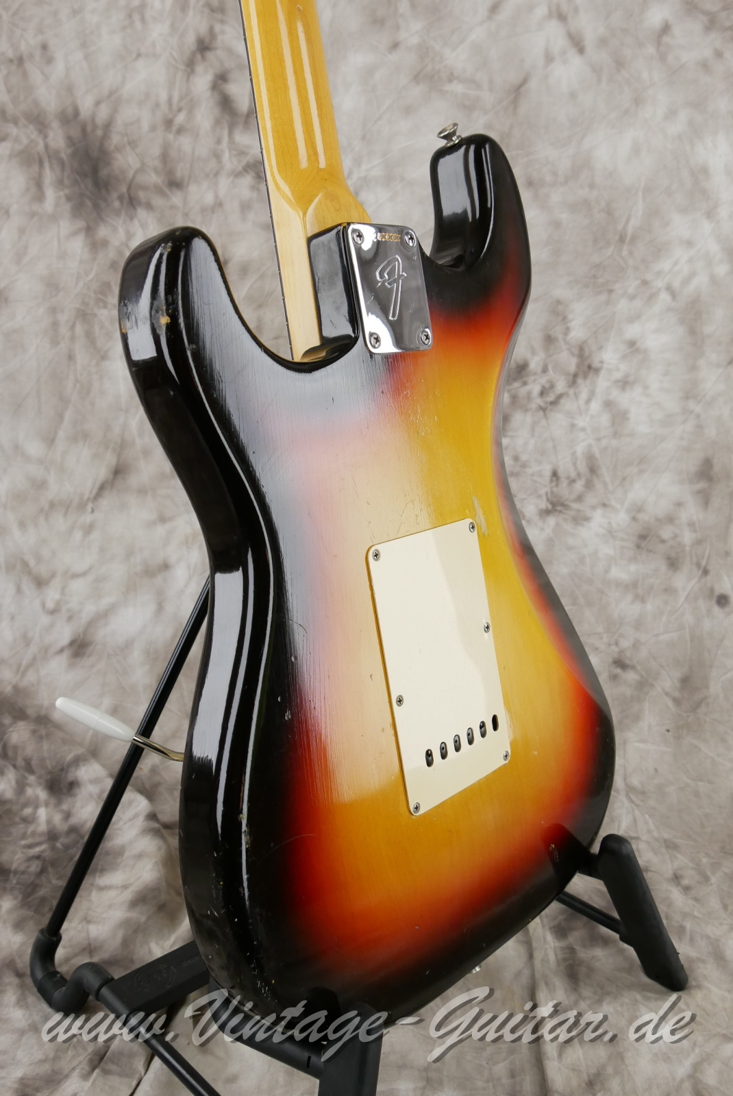 Fender_Stratocaster_1969_sunburst_USA-011.JPG