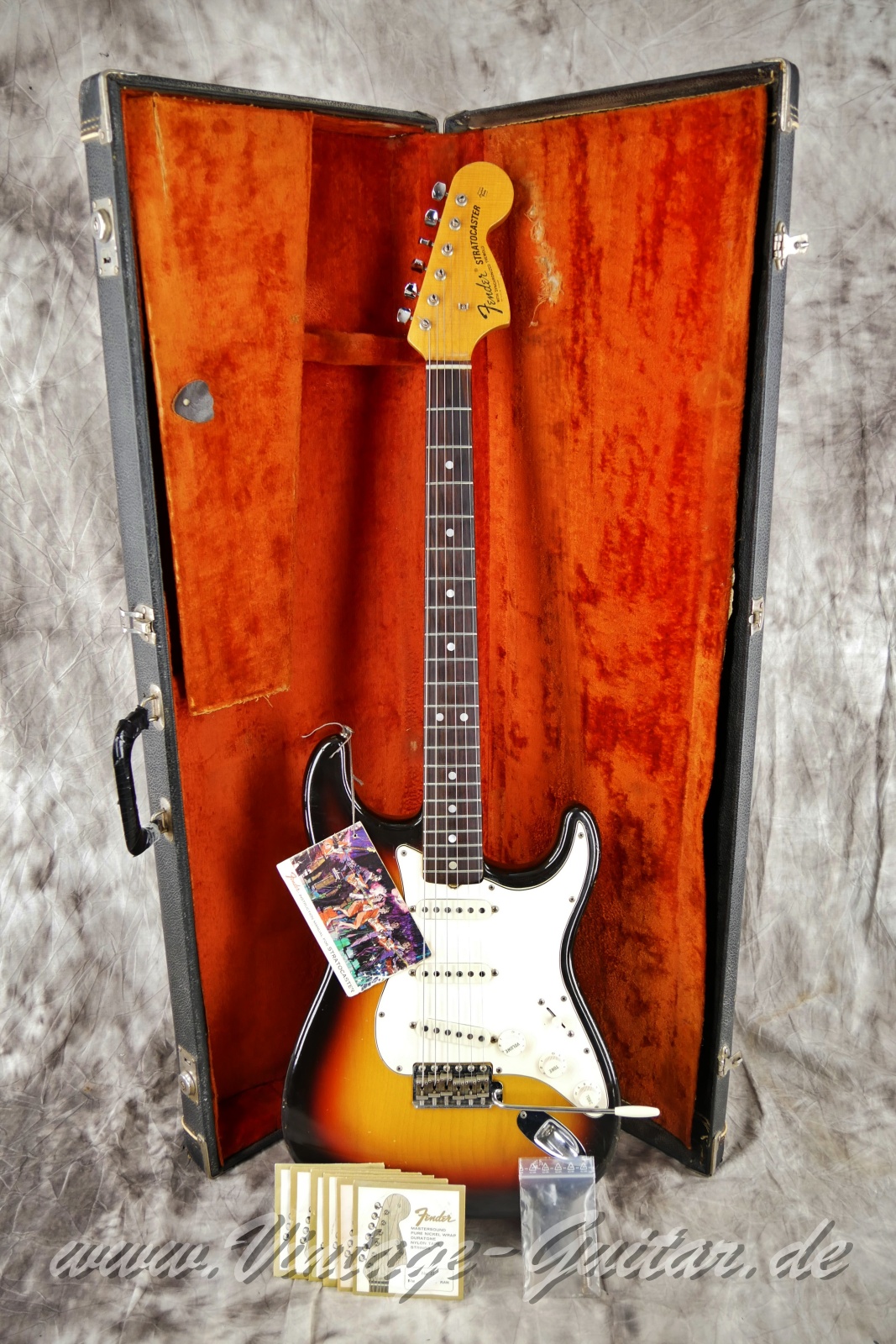 Fender_Stratocaster_1969_sunburst_USA-014.JPG