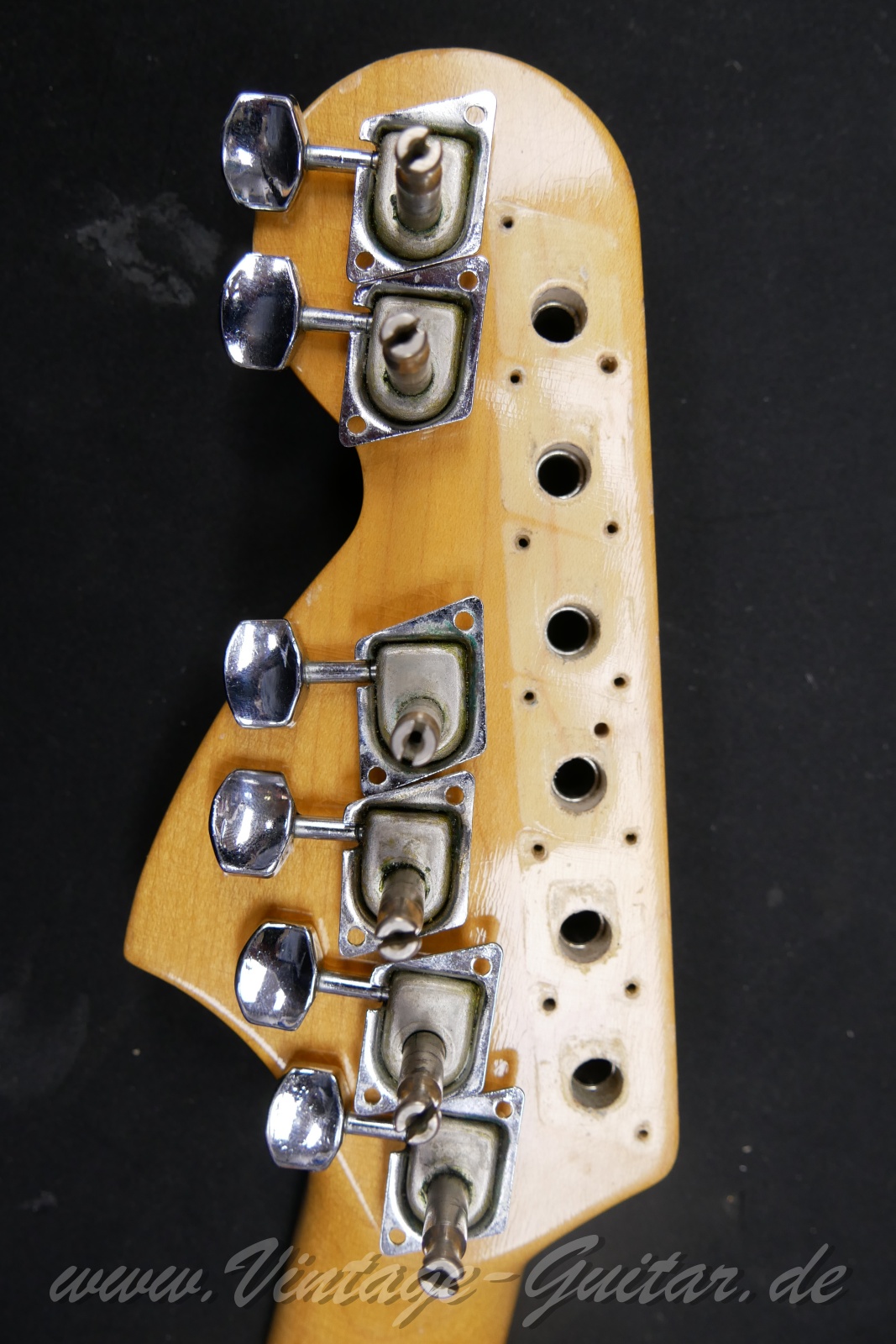 Fender_Stratocaster_1969_sunburst_USA-015.jpg
