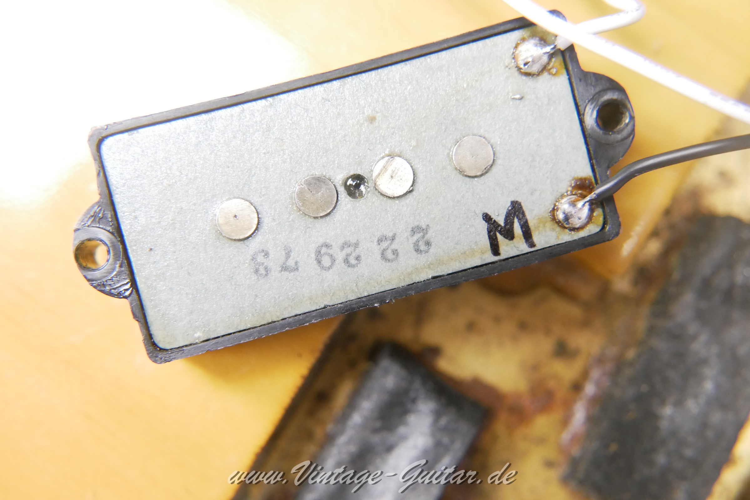 img/vintage/5724/fender_precision_bass_1973_USA_sunburst-014003.JPG