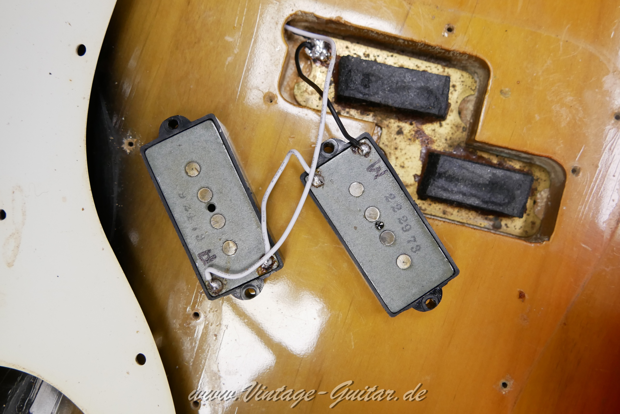 img/vintage/5724/fender_precision_bass_1973_USA_sunburst-014004.JPG