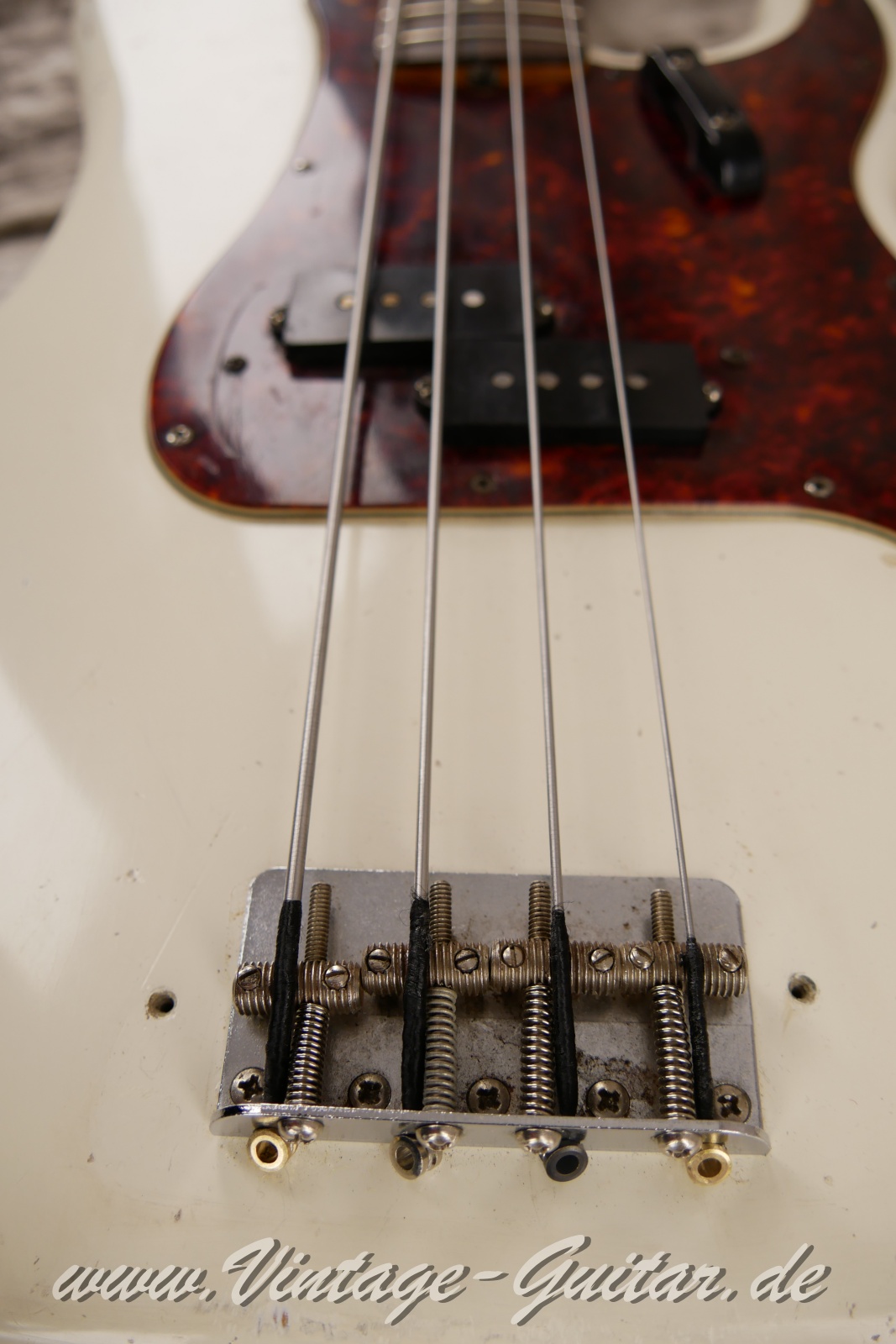 Fender-Precision-Bass-1962-olympic-white-017.JPG