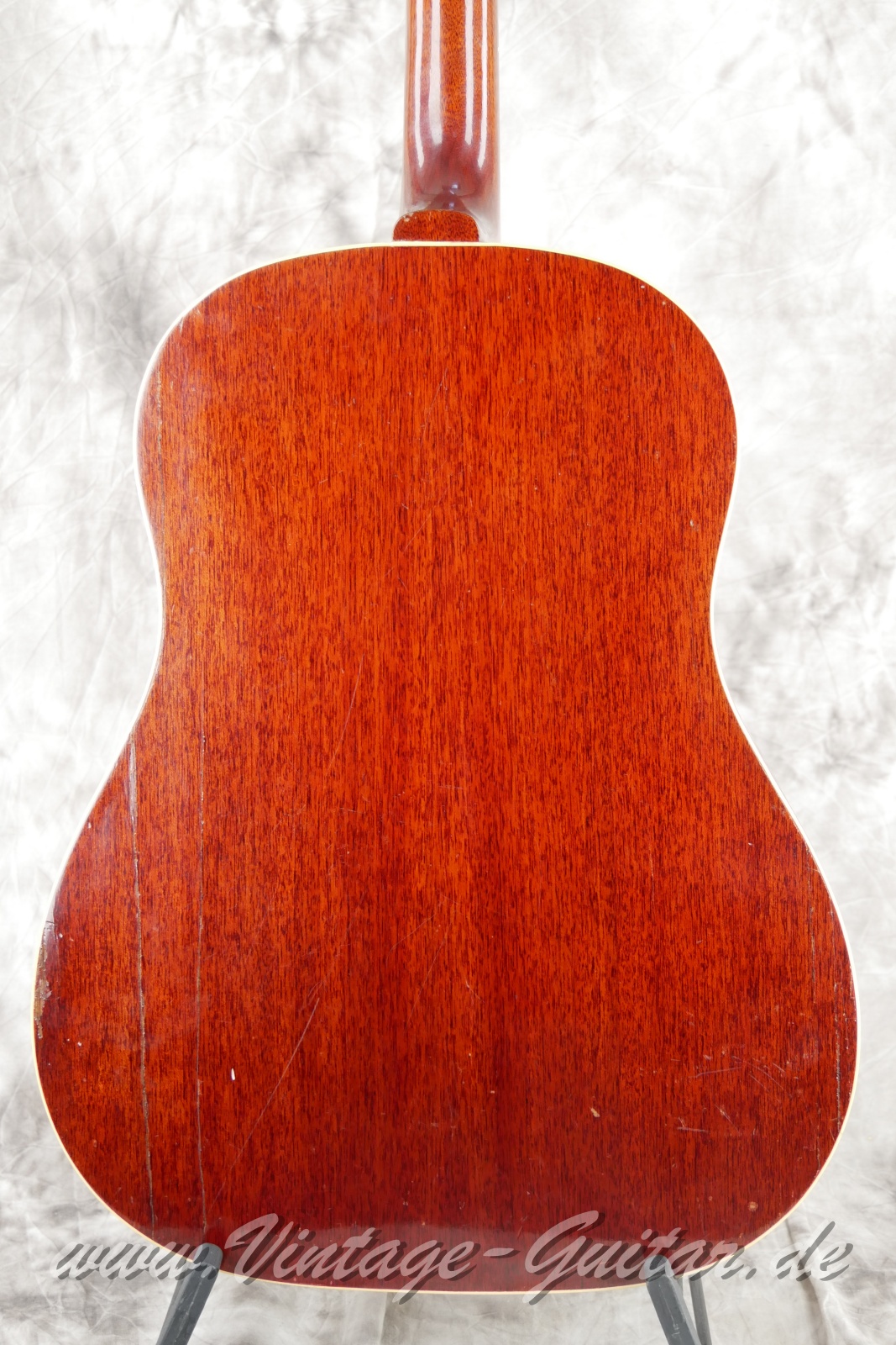 Gibson_J_45_ADJ_round_shoulder_sunburst_1966-008.JPG