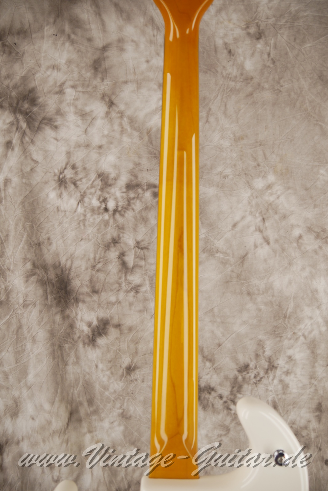 img/vintage/5732/Burns_Shadows_Bass_The_Legend_Great_Britain_white_2002-006.JPG