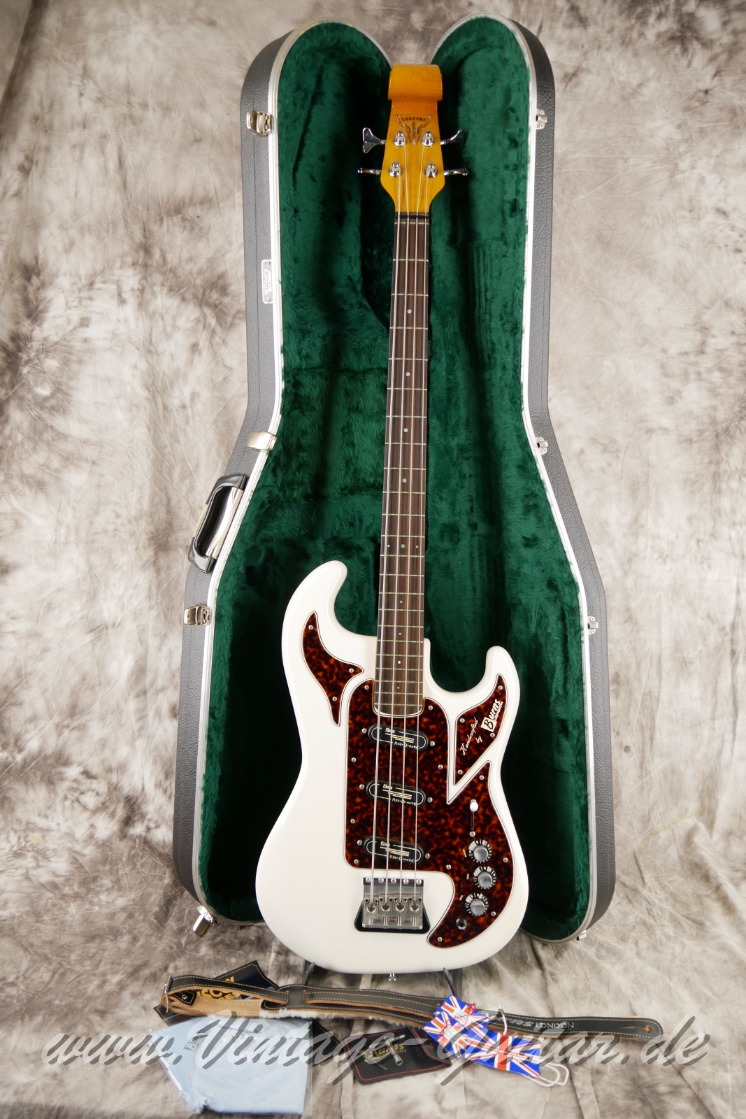 img/vintage/5732/Burns_Shadows_Bass_The_Legend_Great_Britain_white_2002-016.JPG