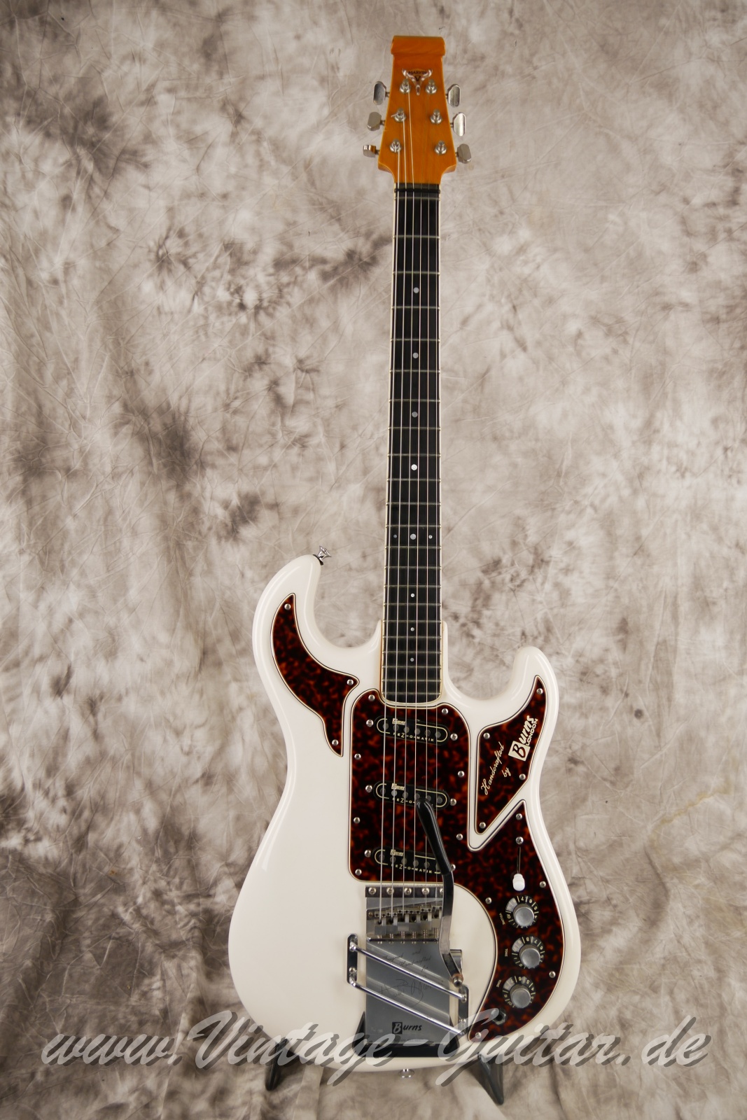 img/vintage/5733/Burns_Legend_Deluxe_The_Legend_Great_Britain_white_2002-001.JPG