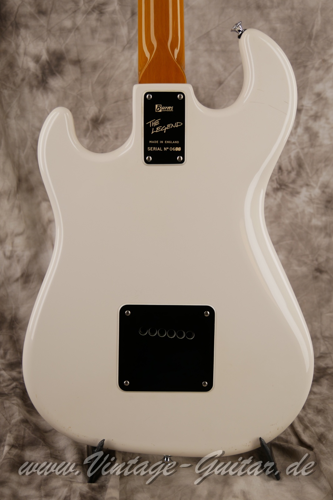img/vintage/5733/Burns_Legend_Deluxe_The_Legend_Great_Britain_white_2002-008.JPG