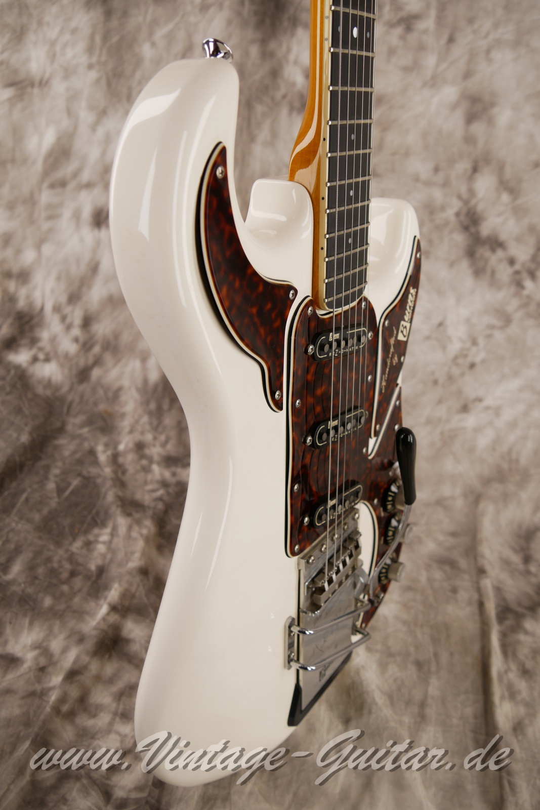 img/vintage/5733/Burns_Legend_Deluxe_The_Legend_Great_Britain_white_2002-009.JPG