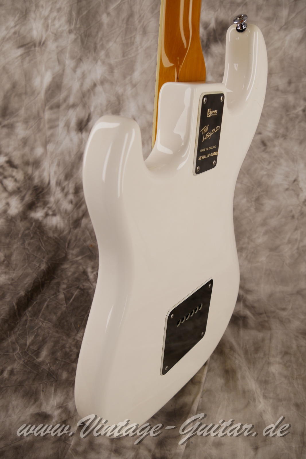 img/vintage/5733/Burns_Legend_Deluxe_The_Legend_Great_Britain_white_2002-011.JPG
