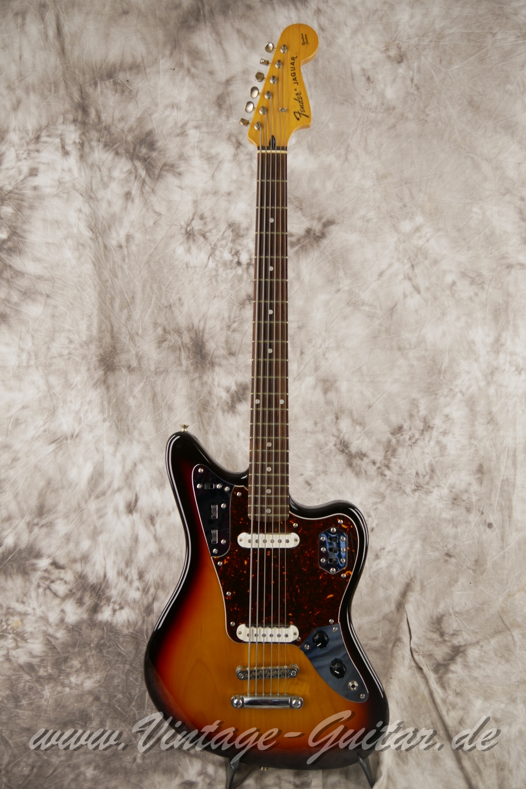 Fender_Jaguar_Baritone_Custom_Japan_sunburst_1993-001.JPG