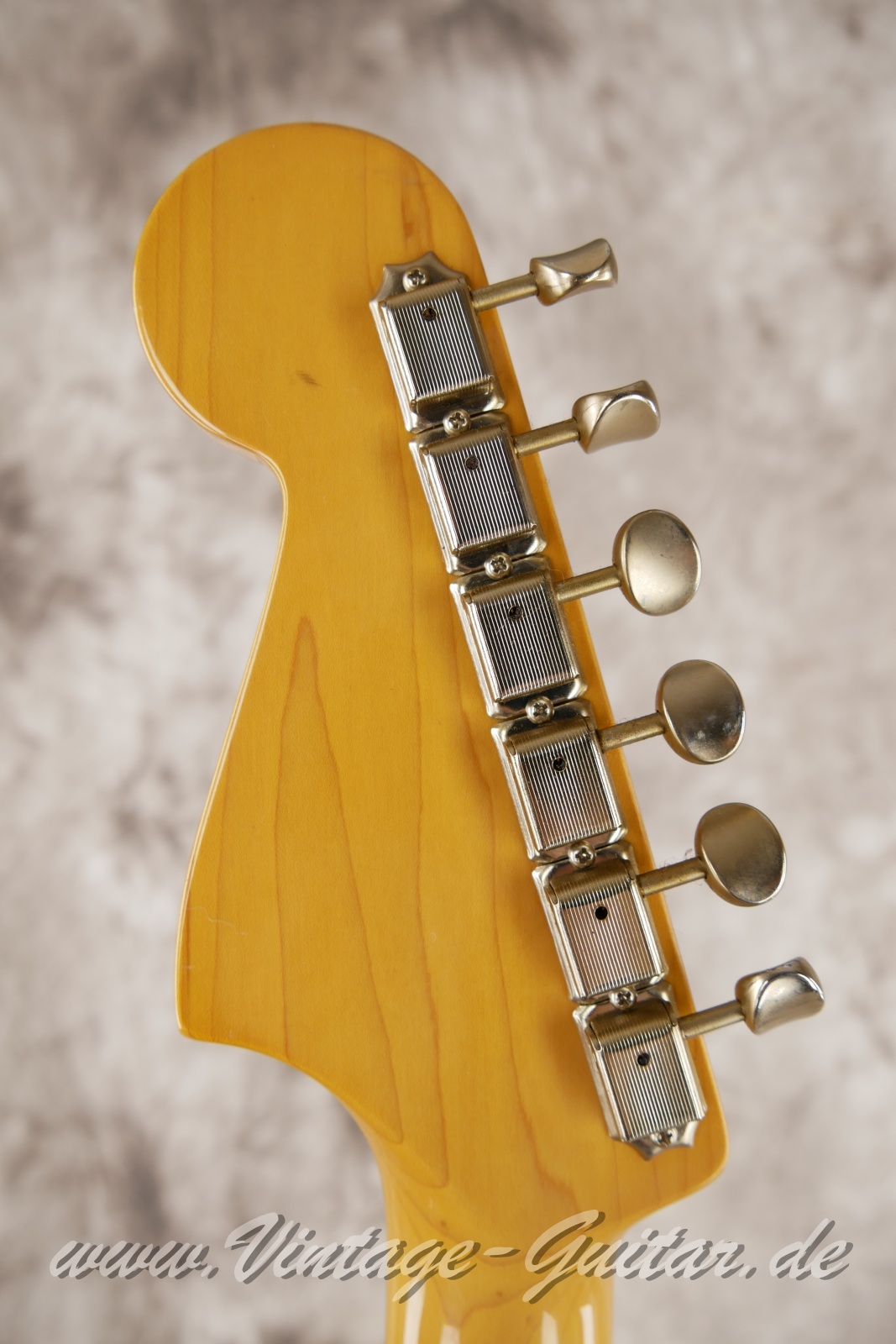 Fender_Jaguar_Baritone_Custom_Japan_sunburst_1993-004.JPG