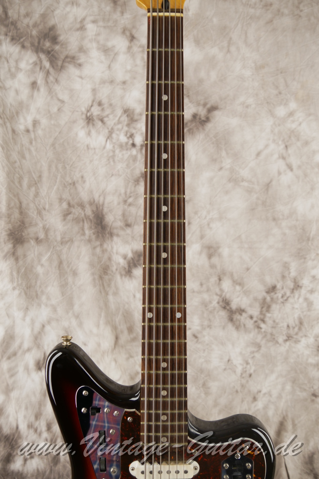img/vintage/5734/Fender_Jaguar_Baritone_Custom_Japan_sunburst_1993-005.JPG